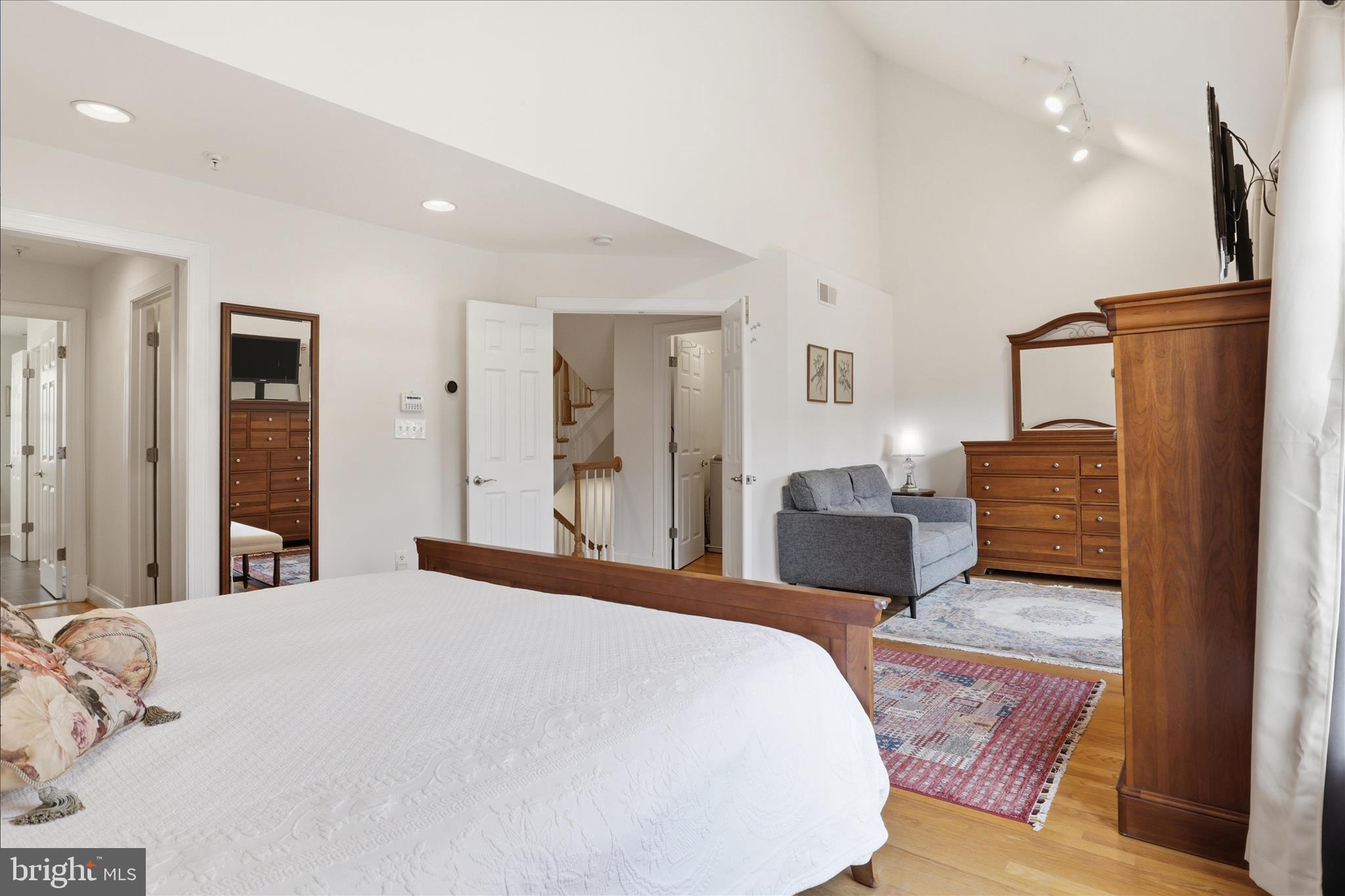 MCLEAN CREST - Residential