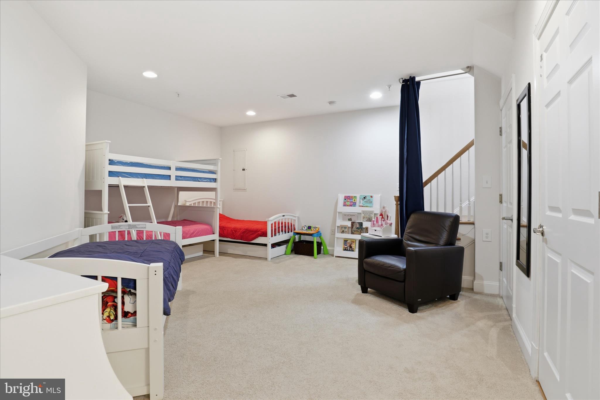 MCLEAN CREST - Residential