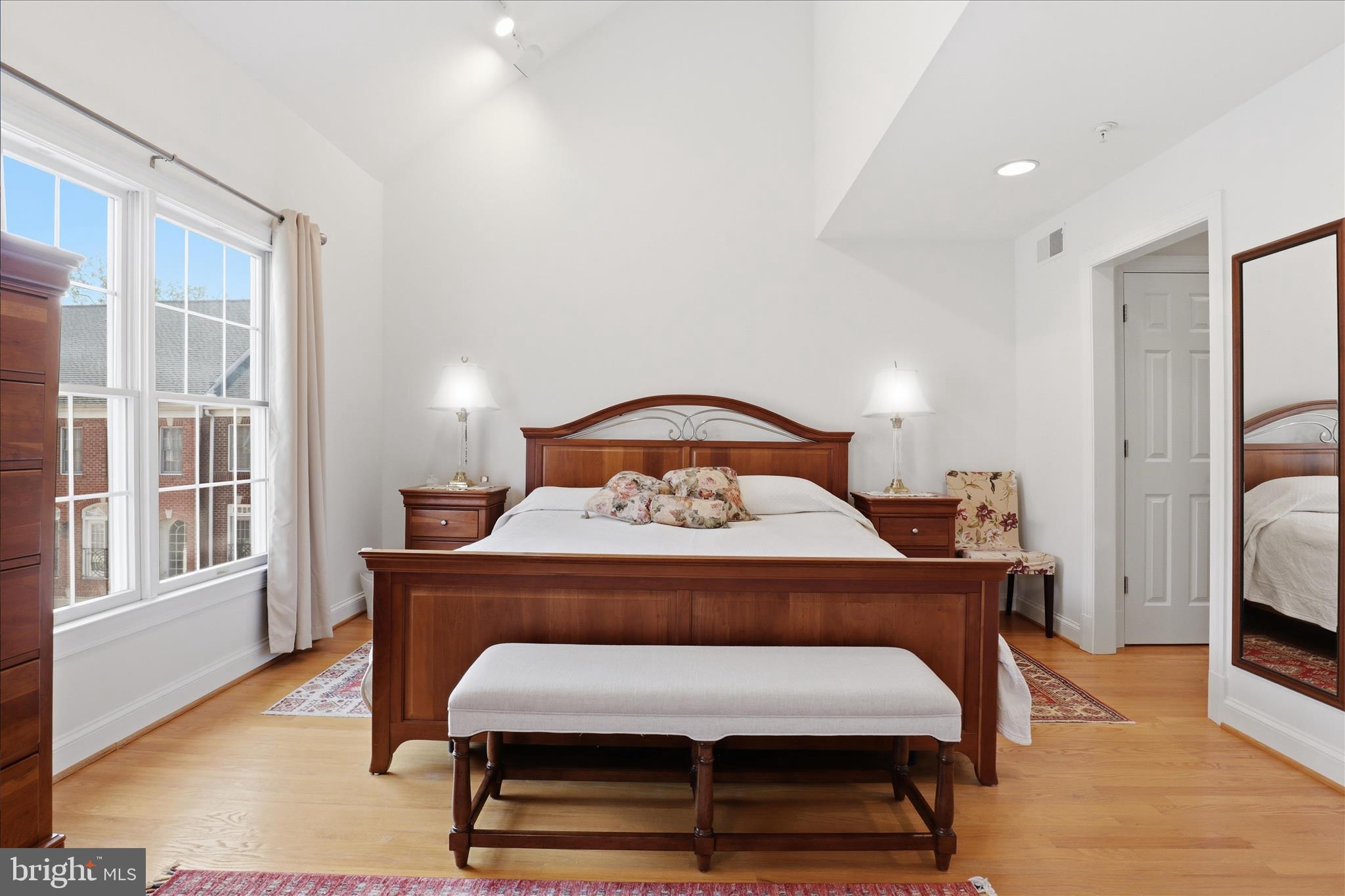 MCLEAN CREST - Residential