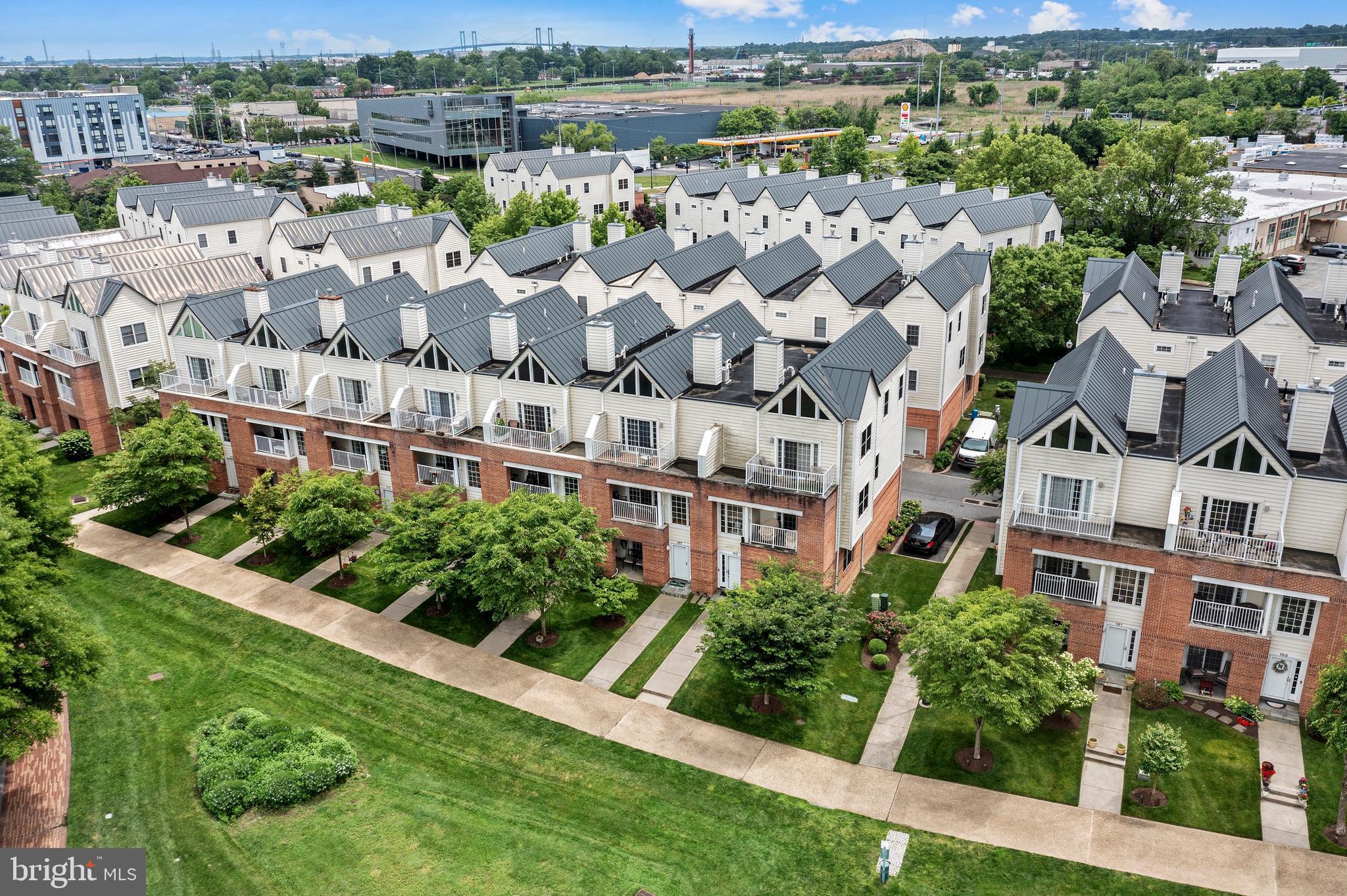 CHRISTINA LANDING - Residential