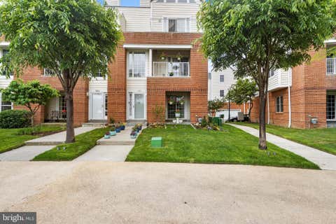 Townhouse For Sale - 151 Christina Landing Drive<br/> WILMINGTON, DE 19801