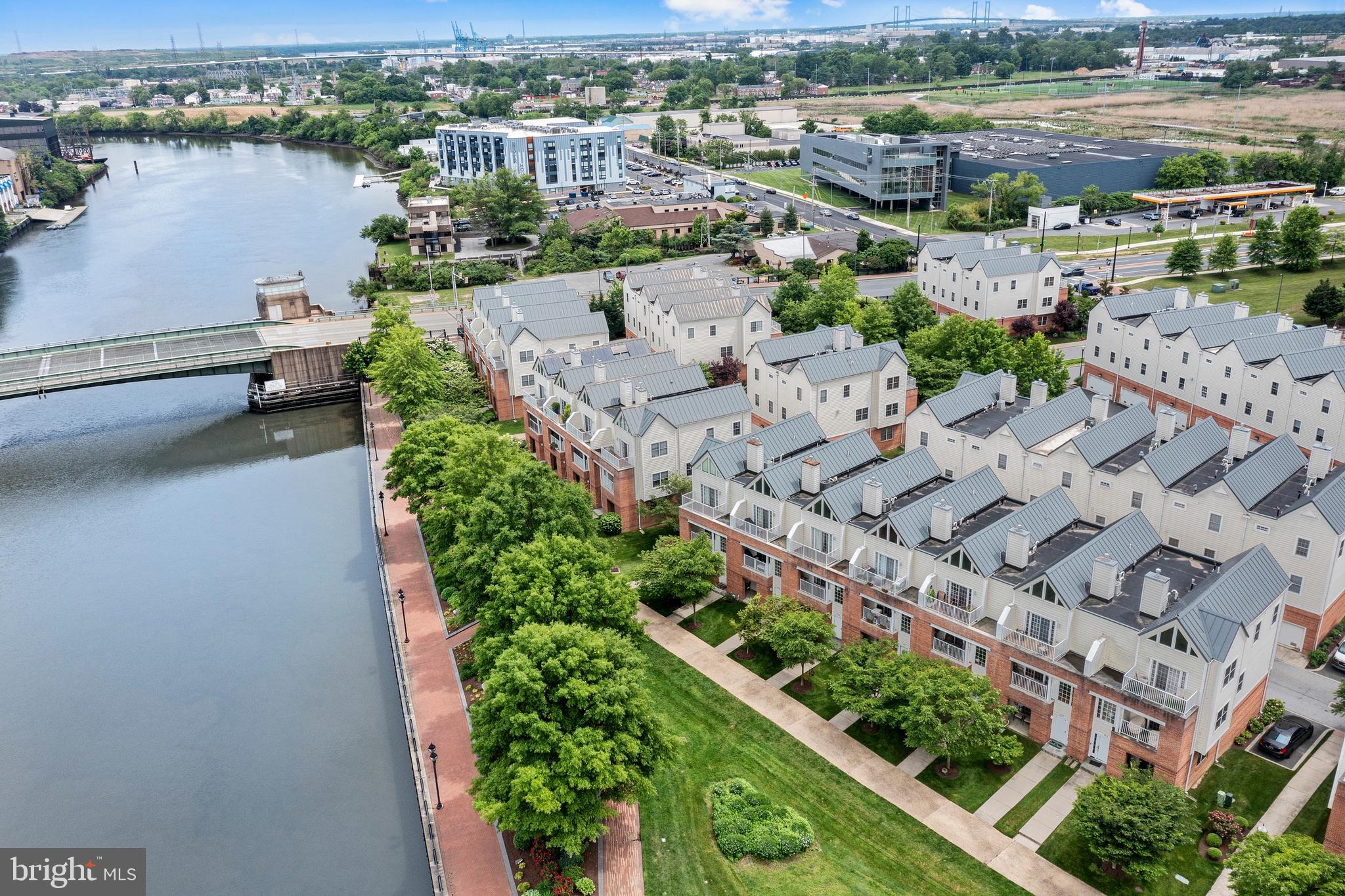 CHRISTINA LANDING - Residential
