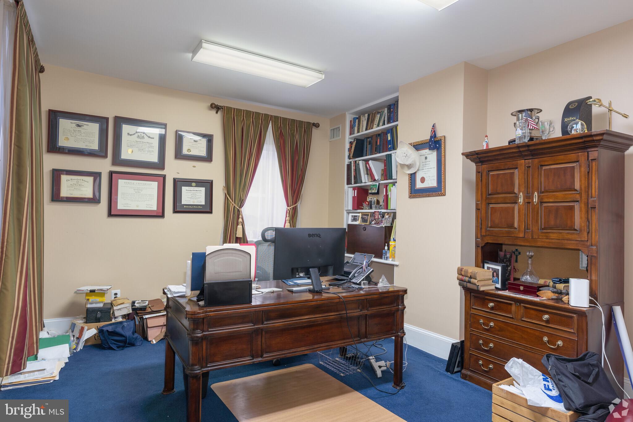 CENTER CITY - Commercial Sale