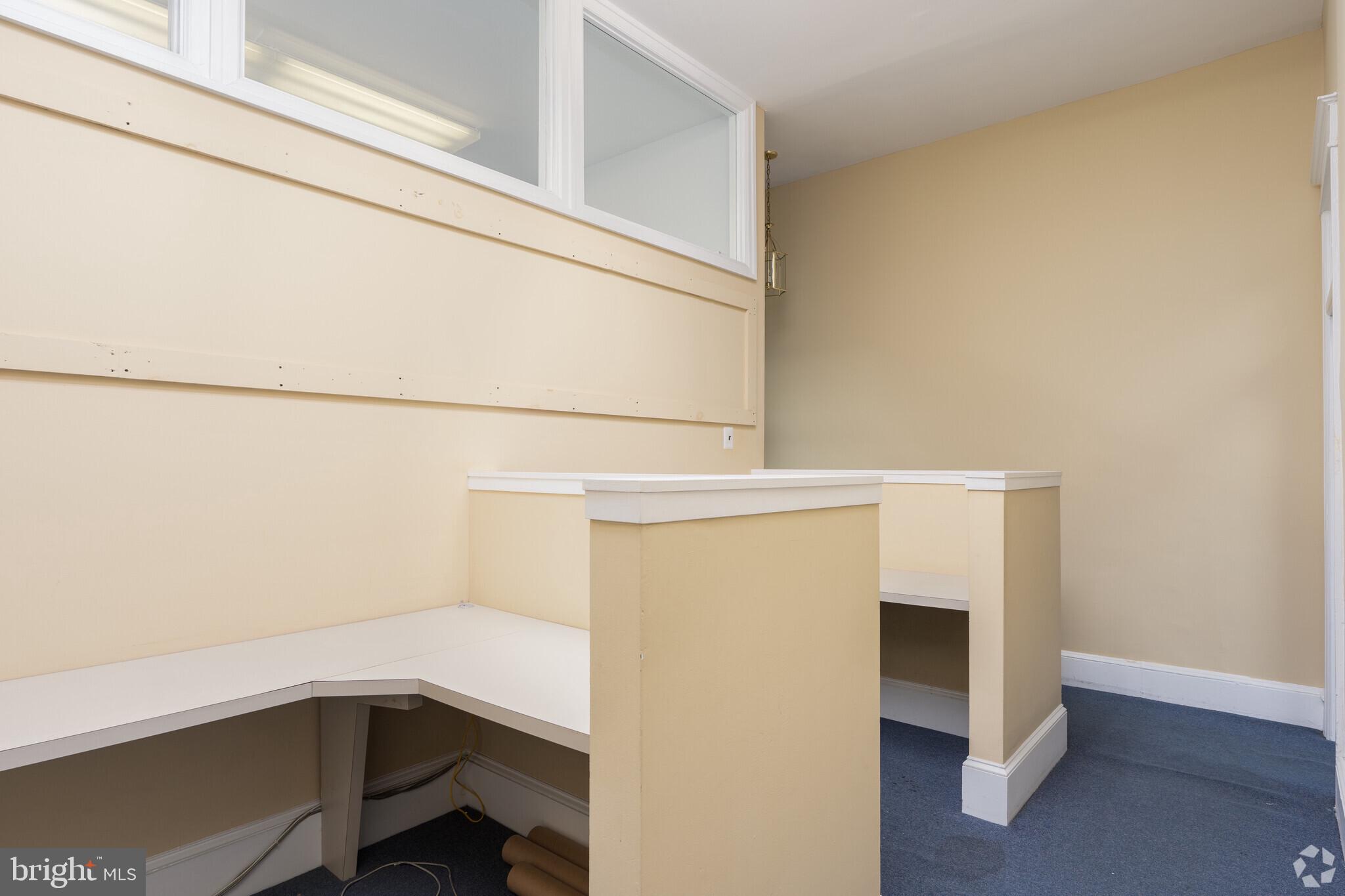 CENTER CITY - Commercial Sale