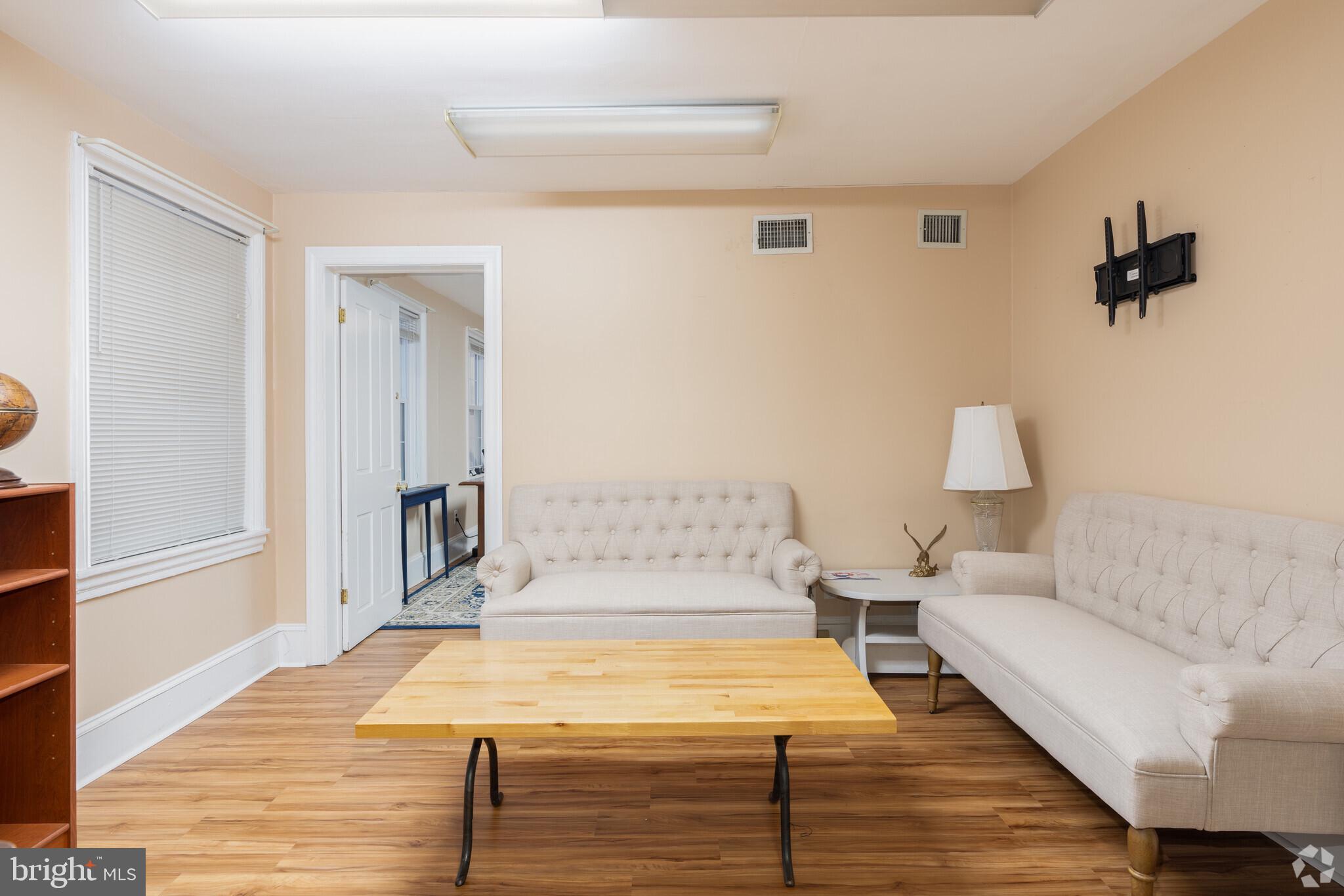 CENTER CITY - Commercial Sale