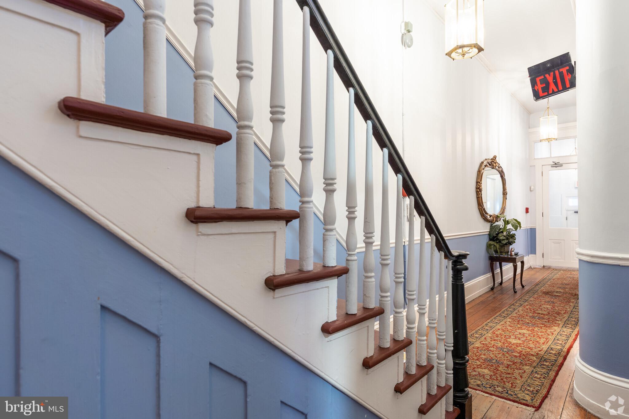 CENTER CITY - Commercial Sale