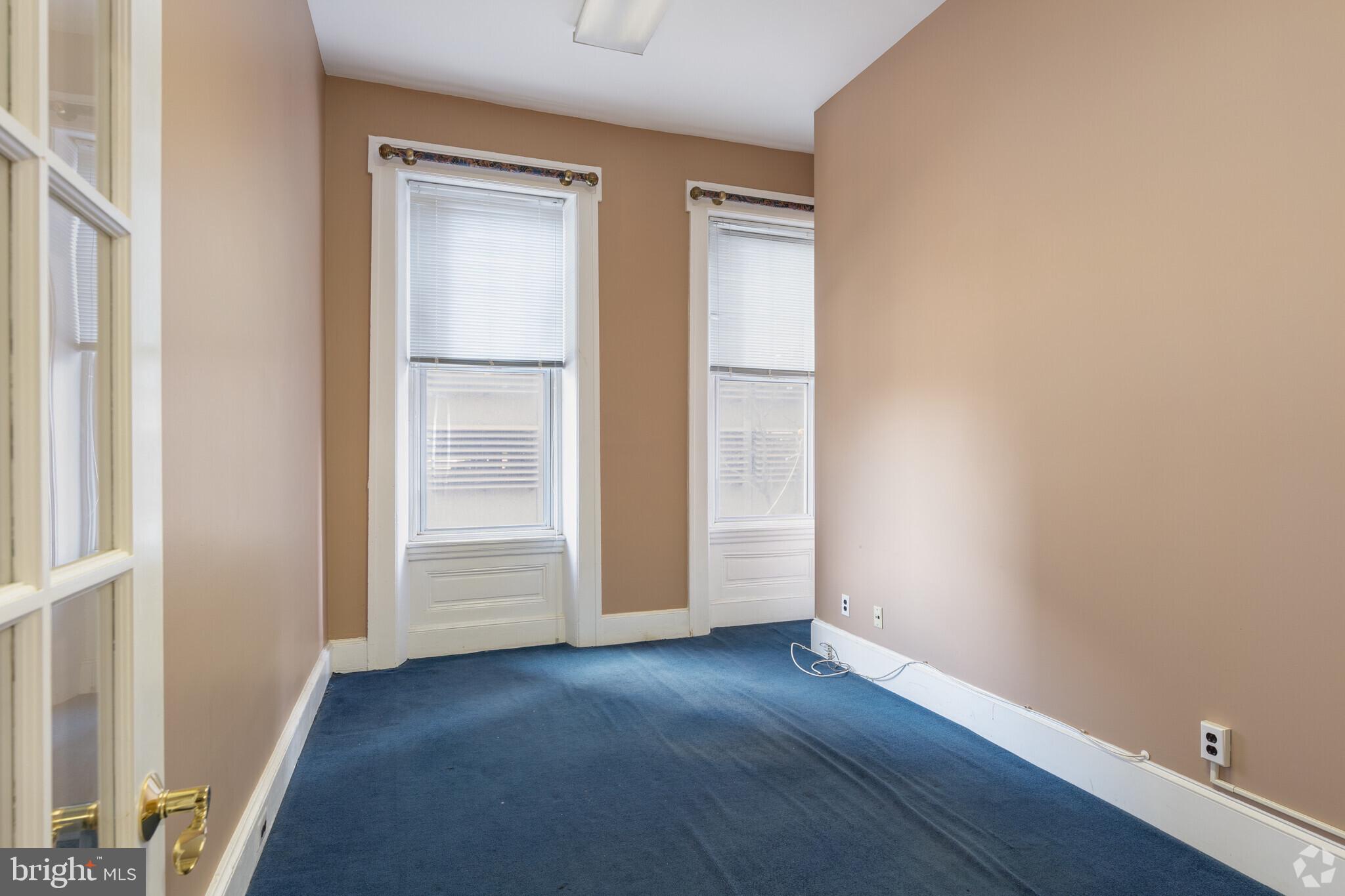 CENTER CITY - Commercial Sale