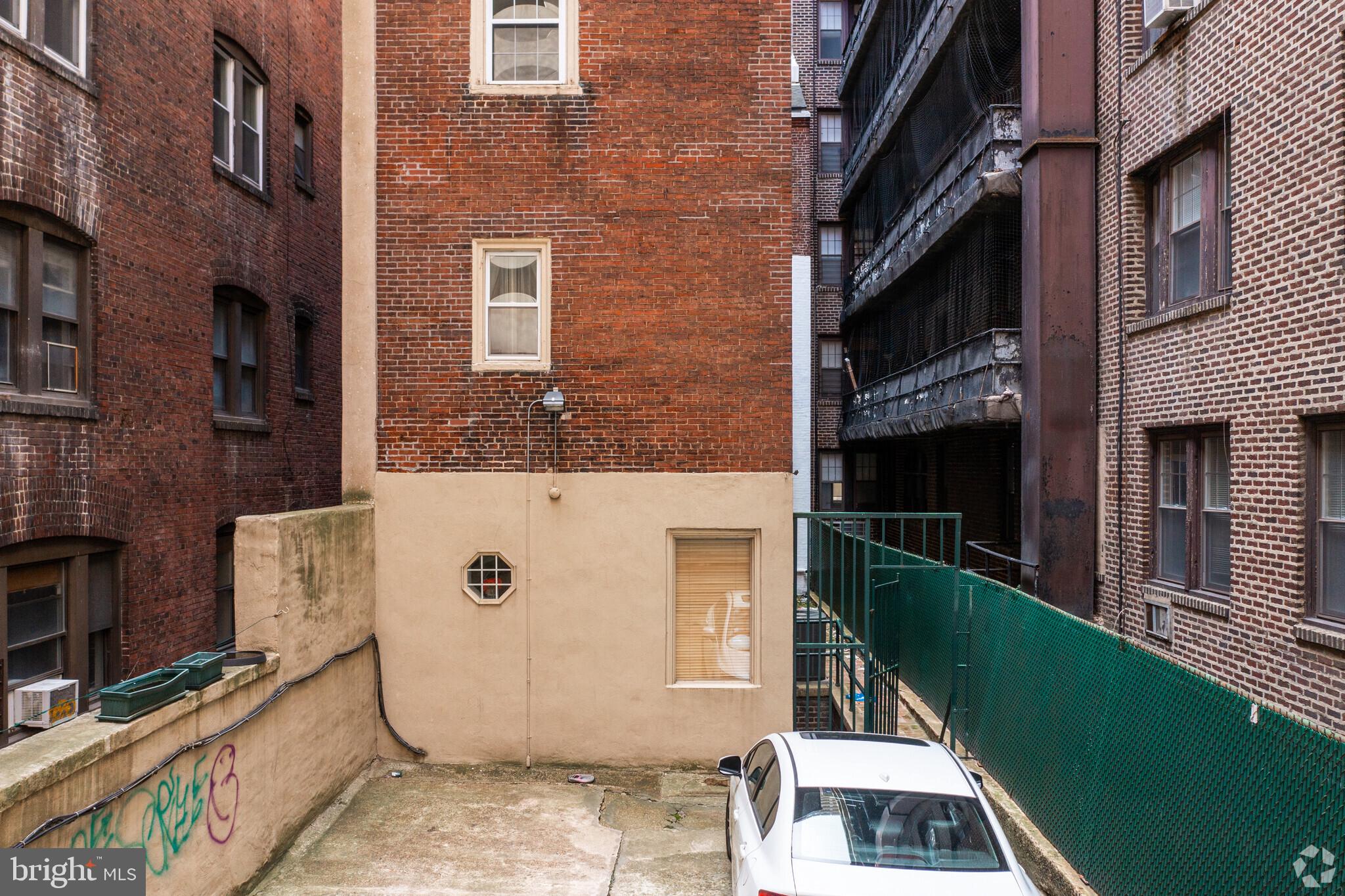 CENTER CITY - Commercial Sale