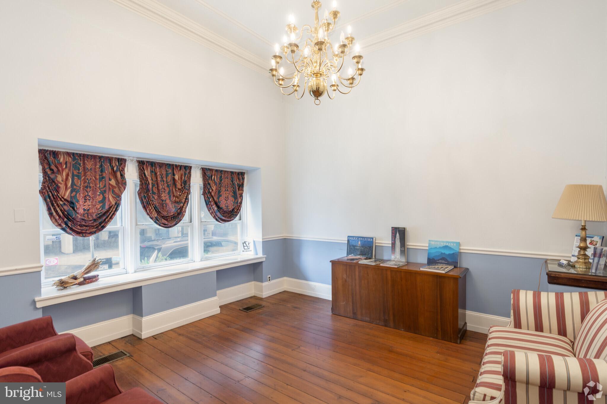 CENTER CITY - Commercial Sale