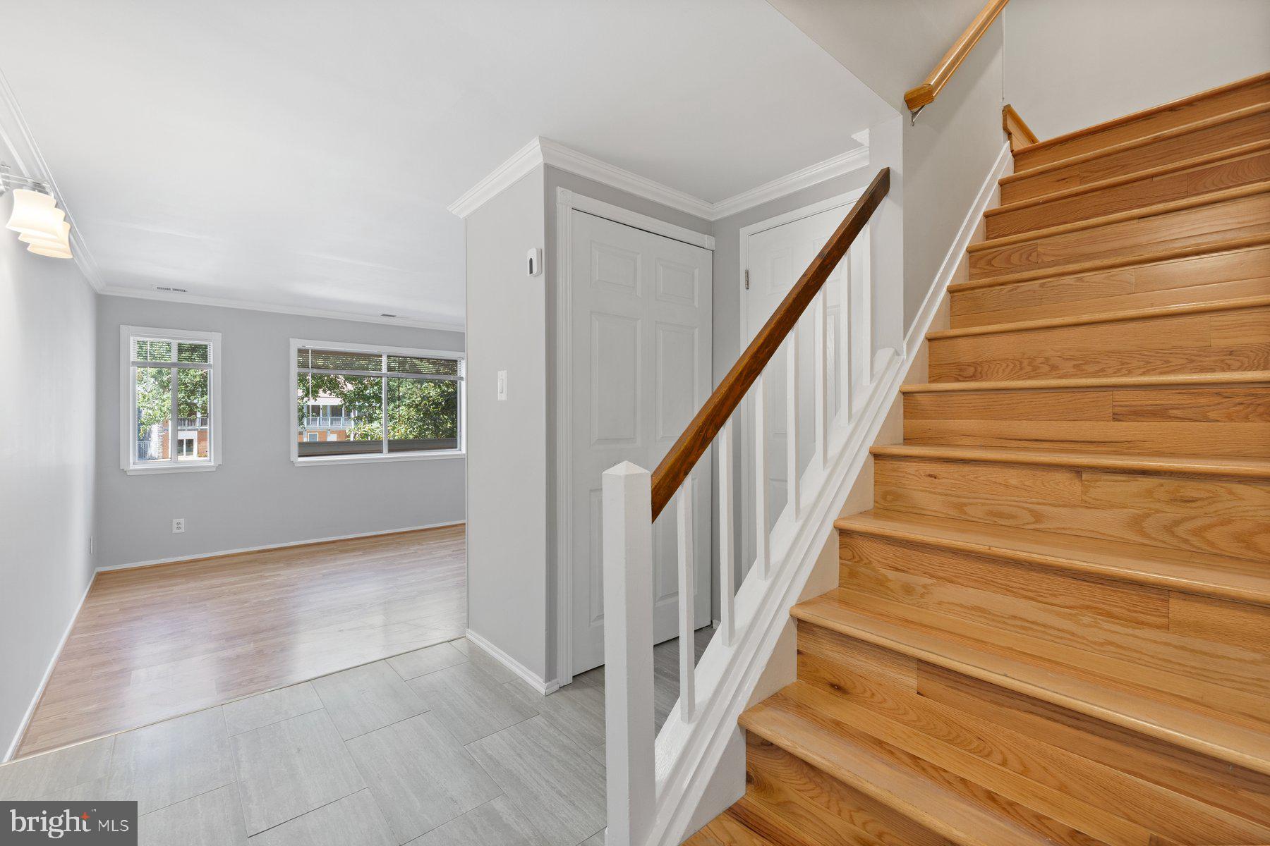 FARMINGDALE - Residential