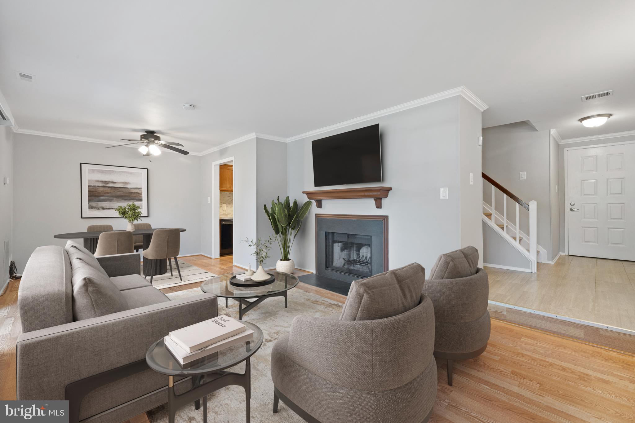 FARMINGDALE - Residential