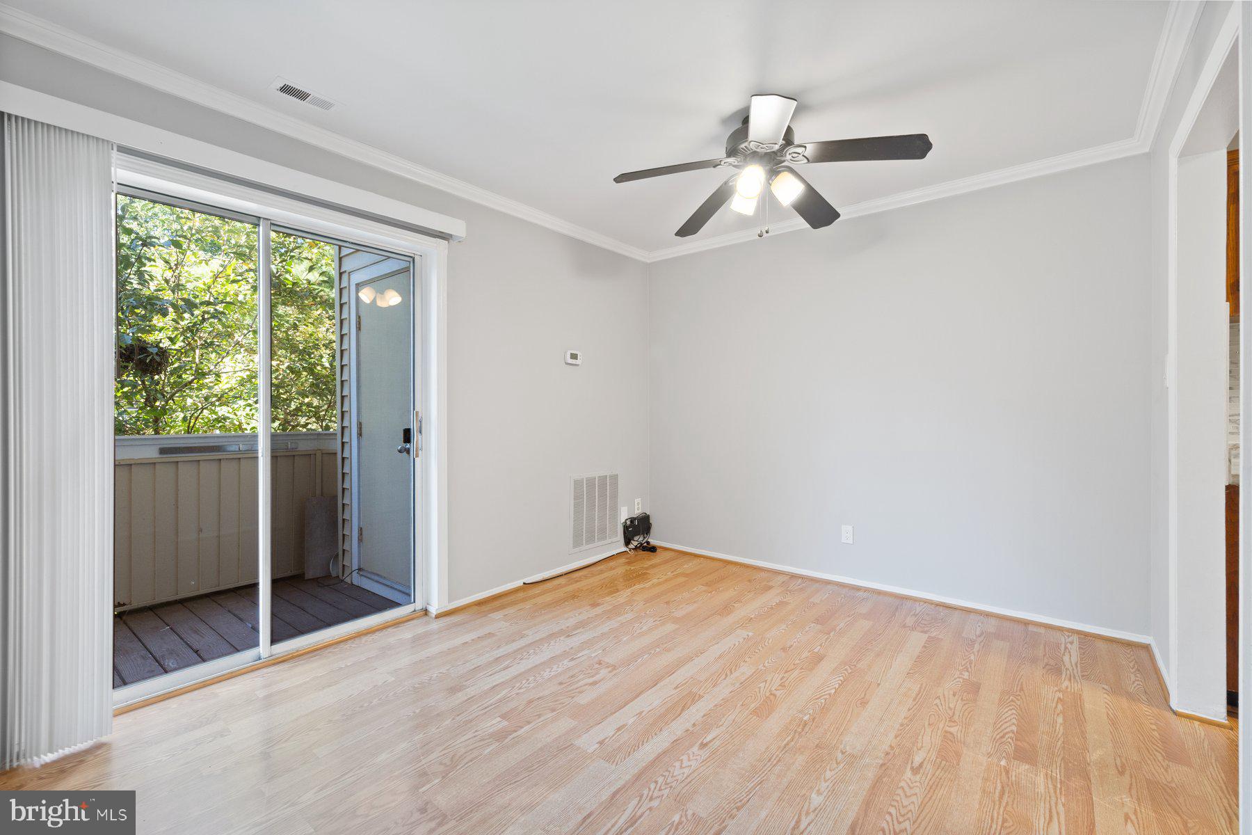 FARMINGDALE - Residential