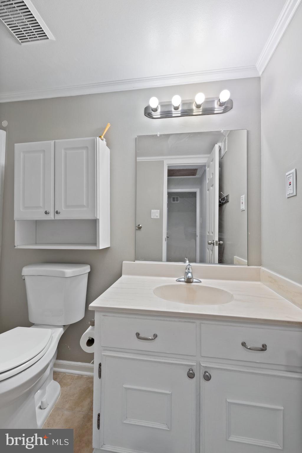 FARMINGDALE - Residential