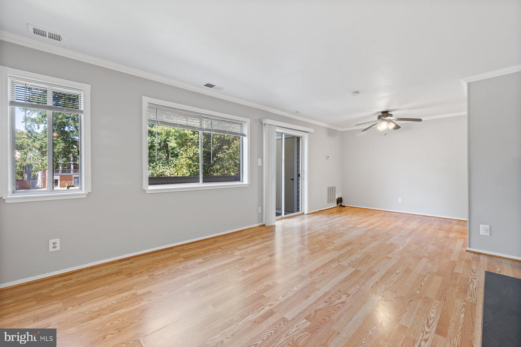 FARMINGDALE - Residential