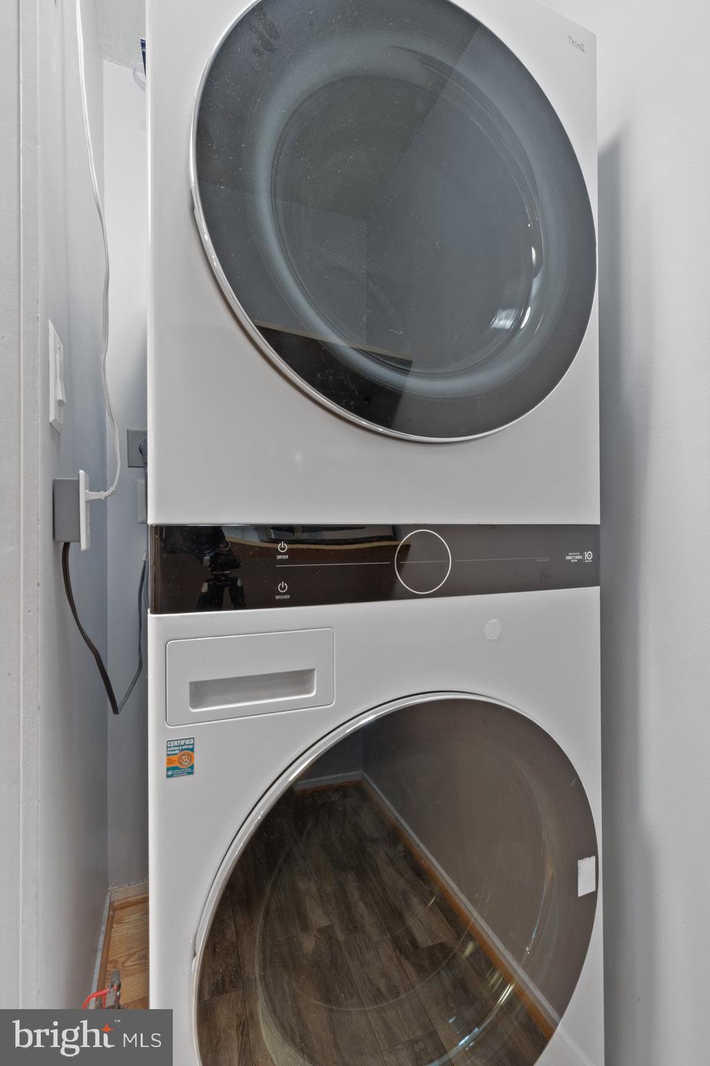 FARMINGDALE - Residential