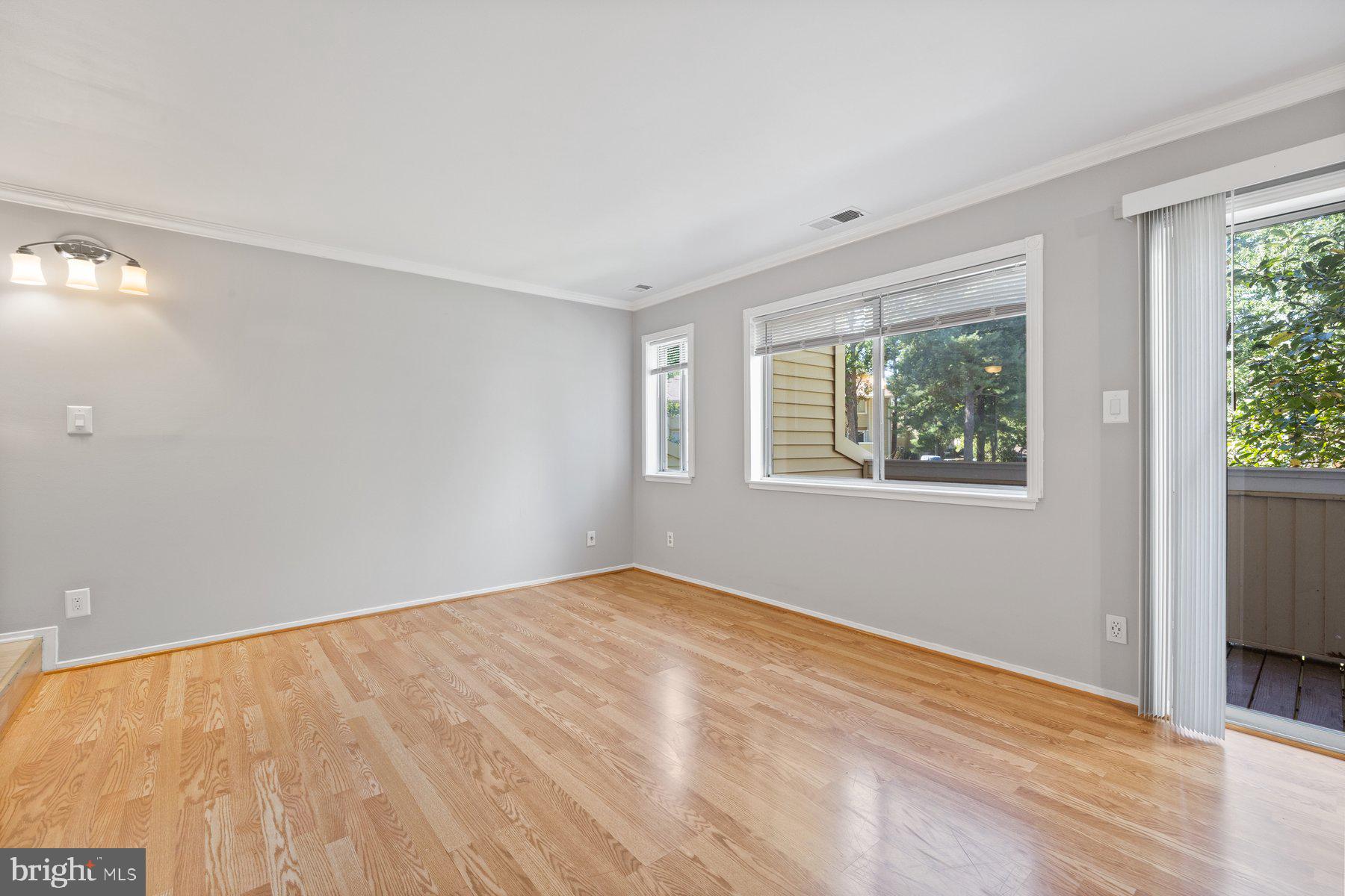 FARMINGDALE - Residential