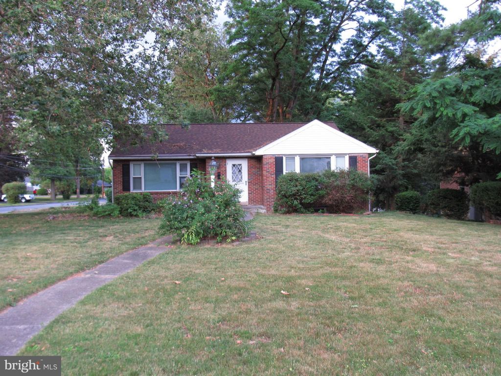 Photo of 459 HIGHLAWN AVE, ELIZABETHTOWN, PA 17022 (MLS # PALA2036504)