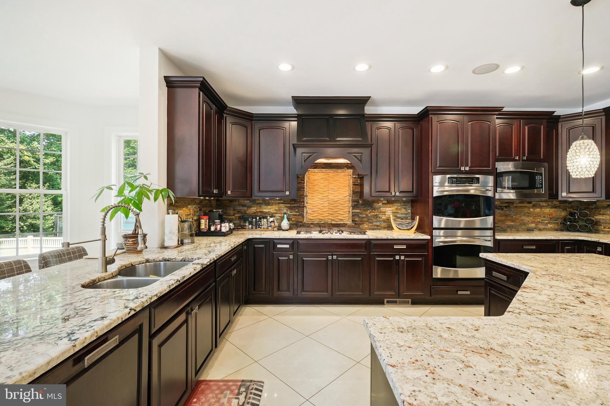 LUXMANOR - Residential