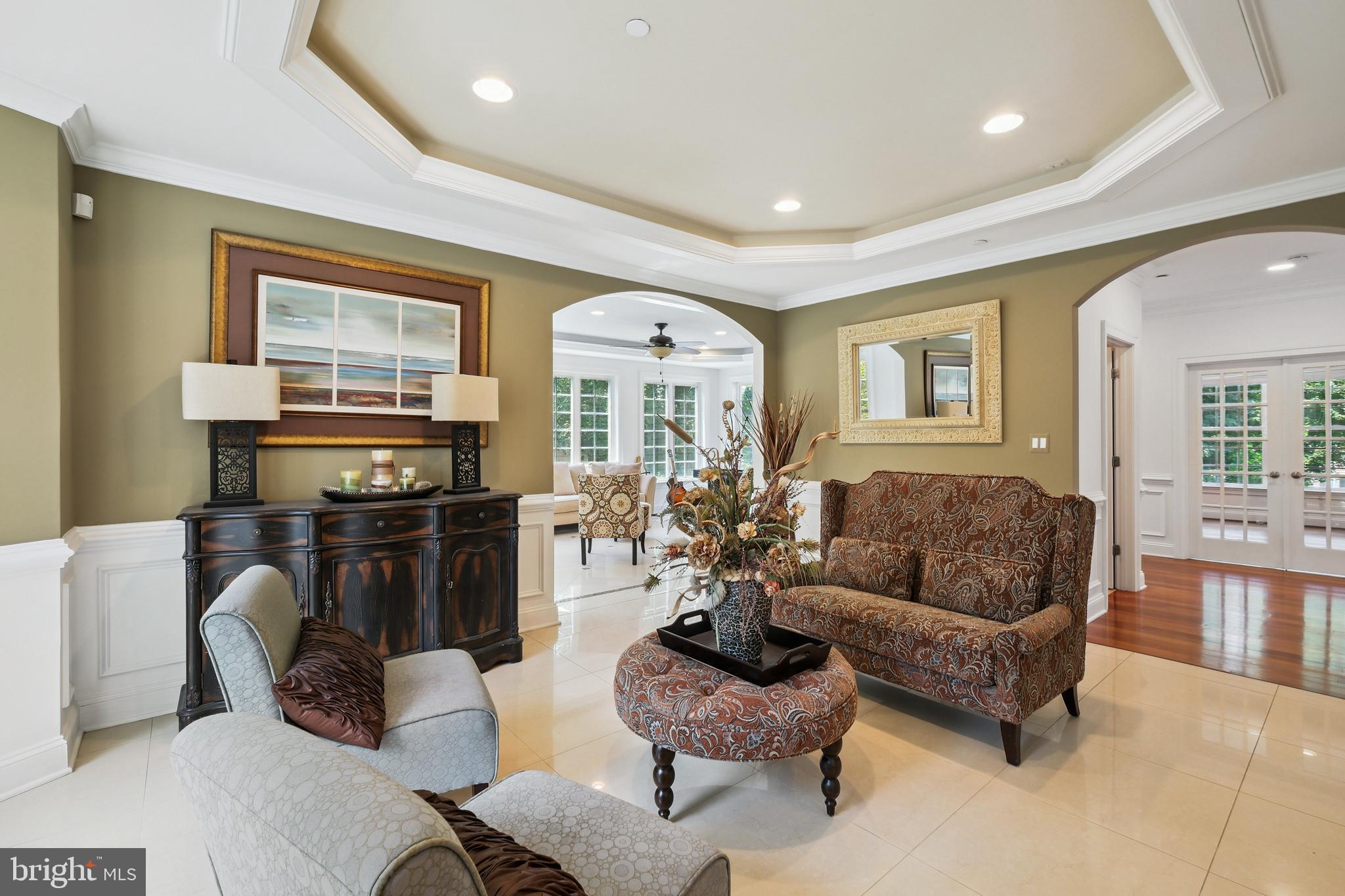 LUXMANOR - Residential