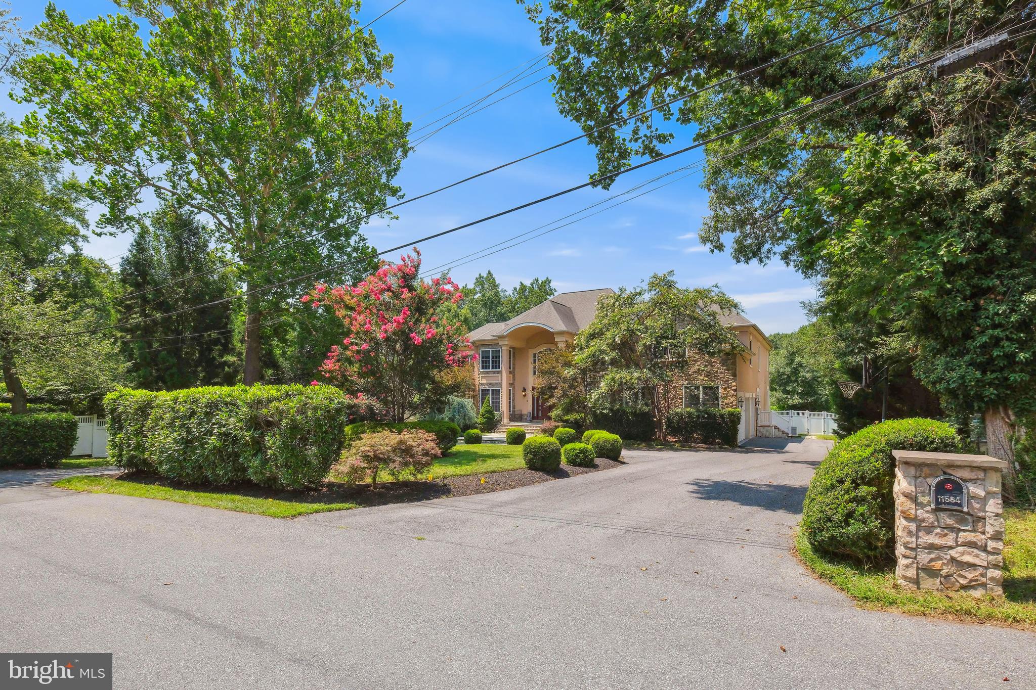 LUXMANOR - Residential