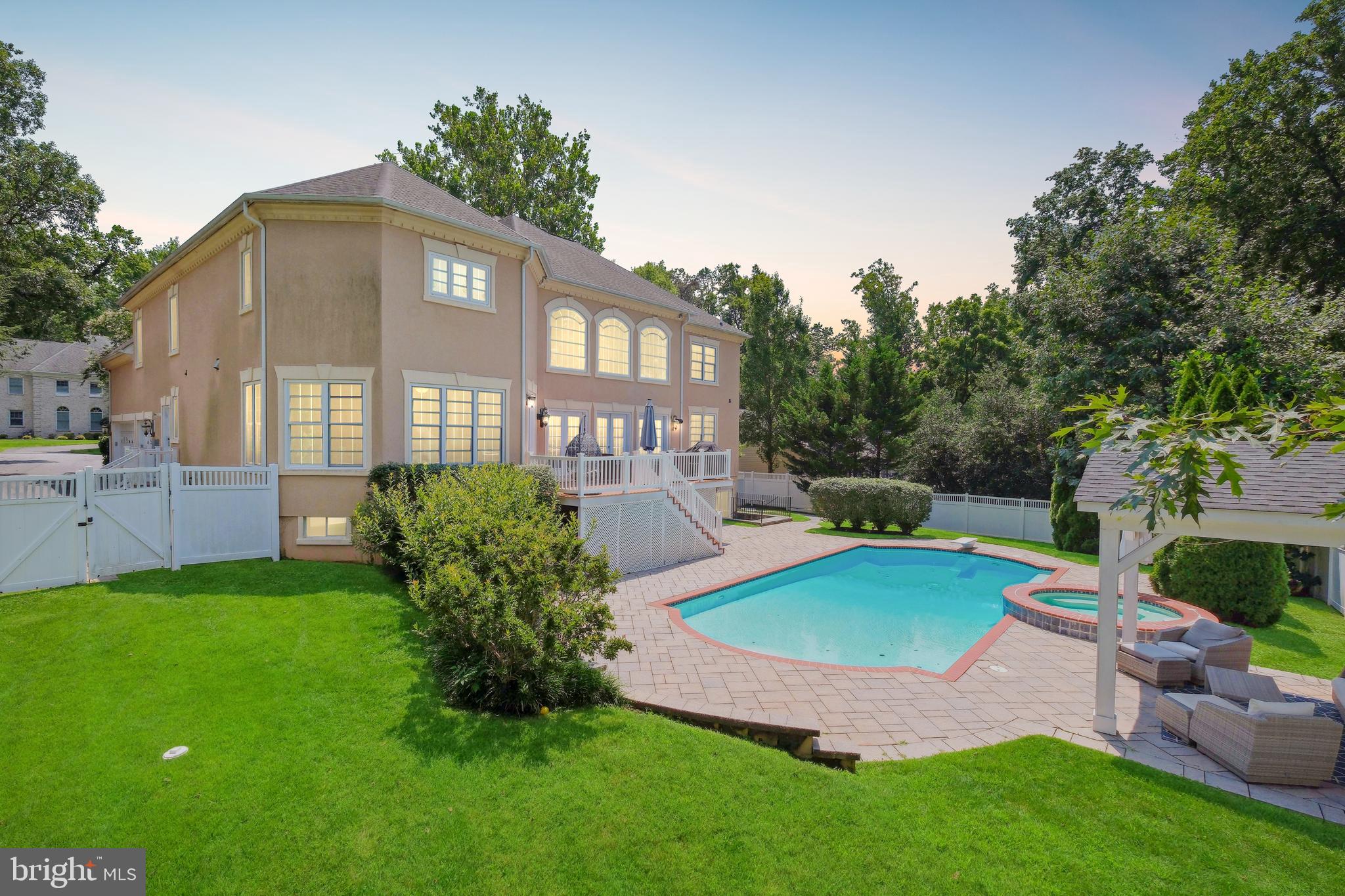 LUXMANOR - Residential