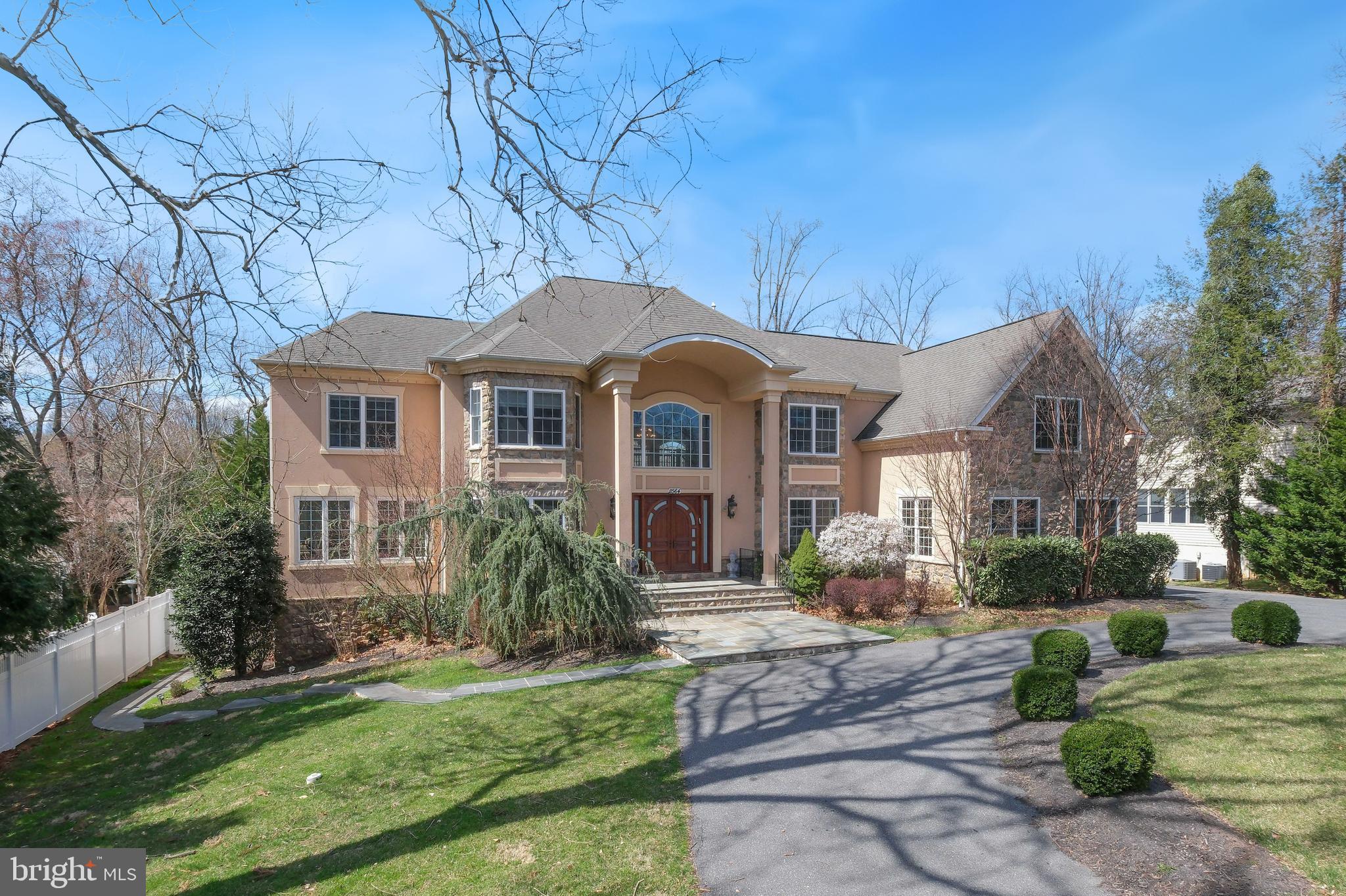 LUXMANOR - Residential