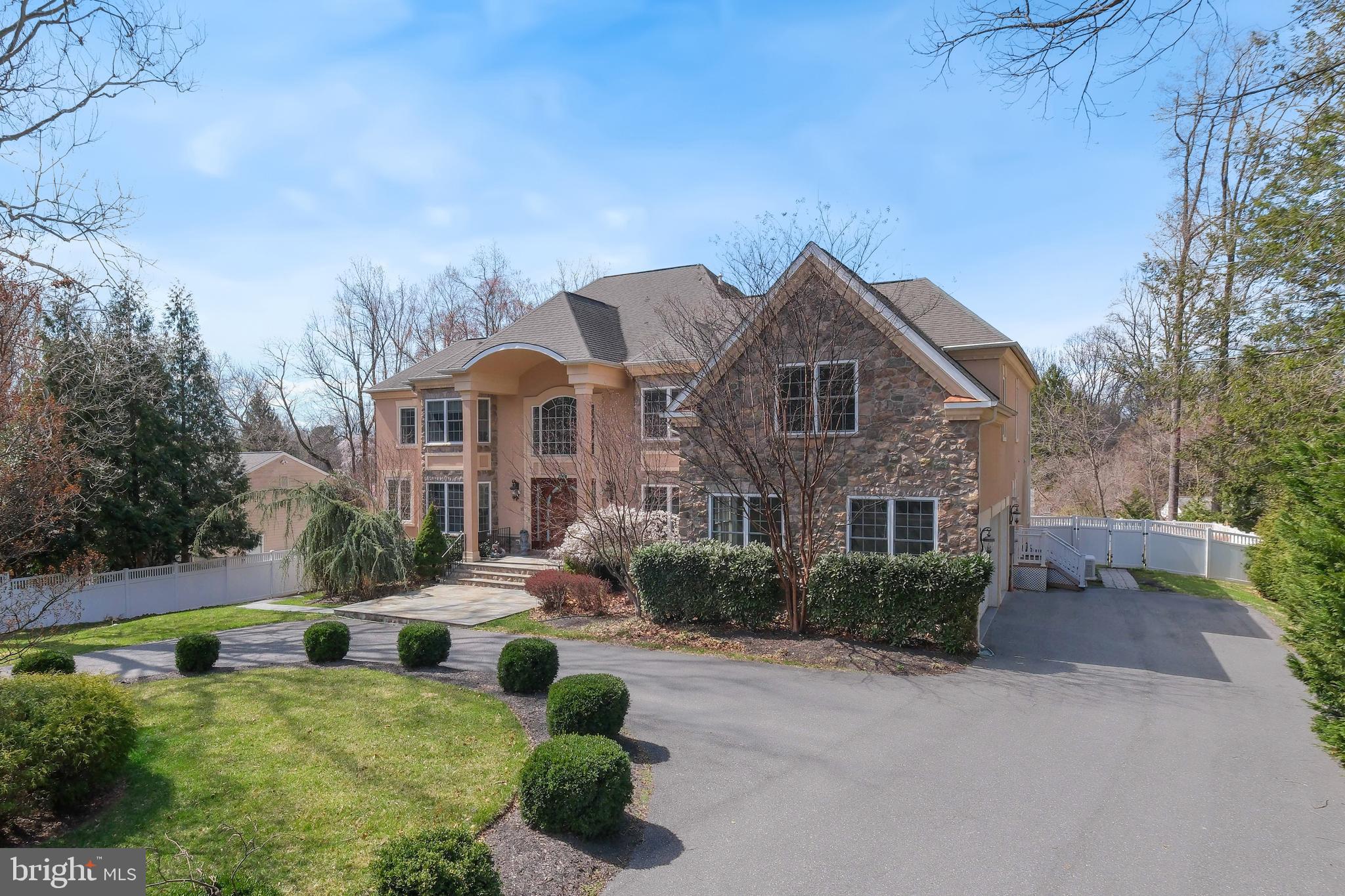 LUXMANOR - Residential