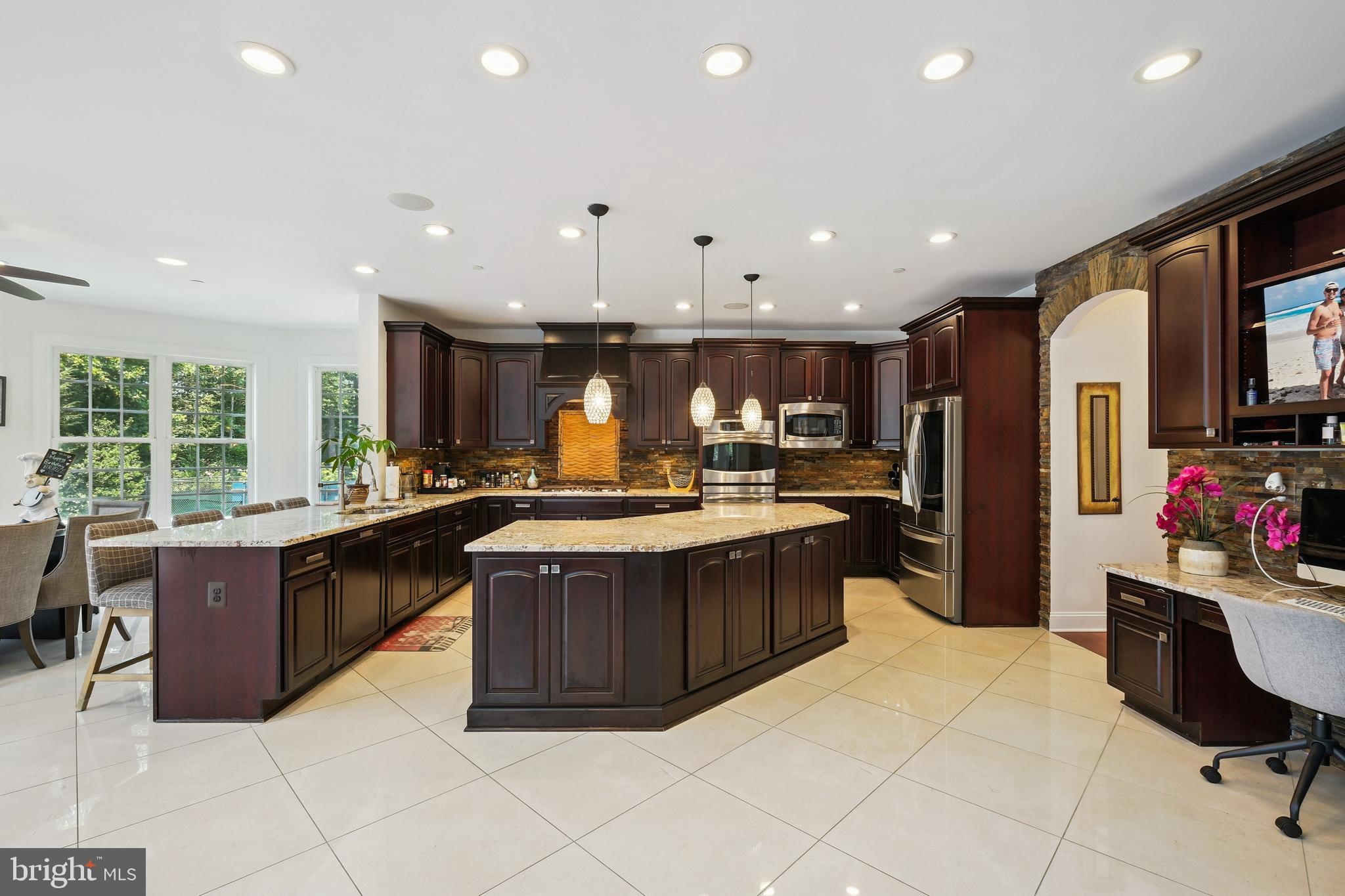 LUXMANOR - Residential