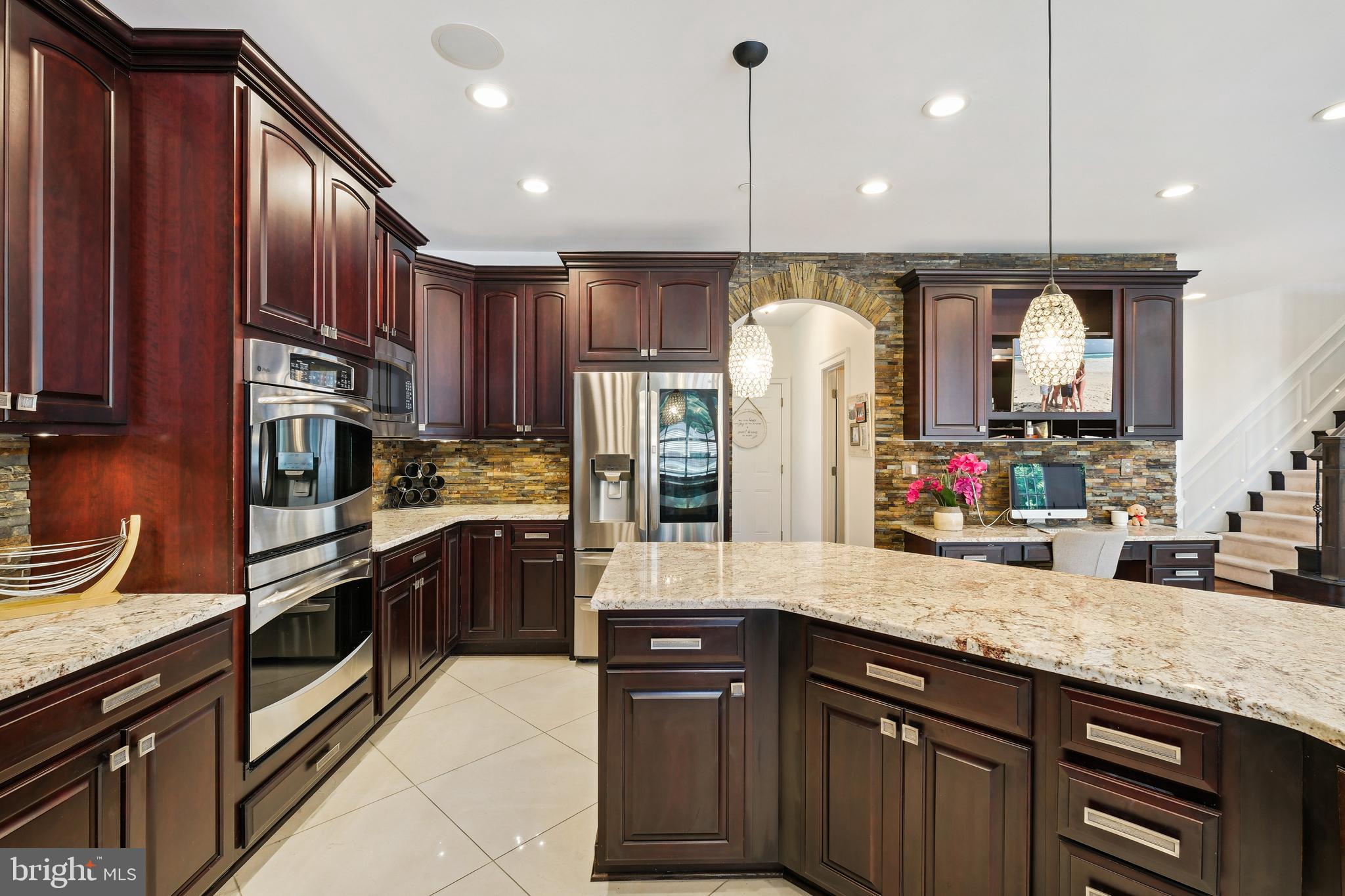 LUXMANOR - Residential