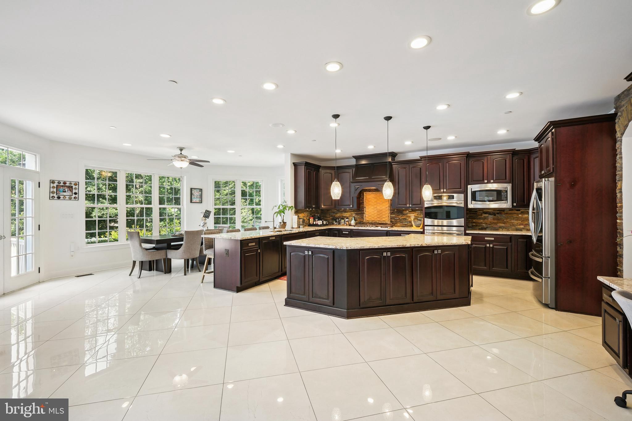 LUXMANOR - Residential