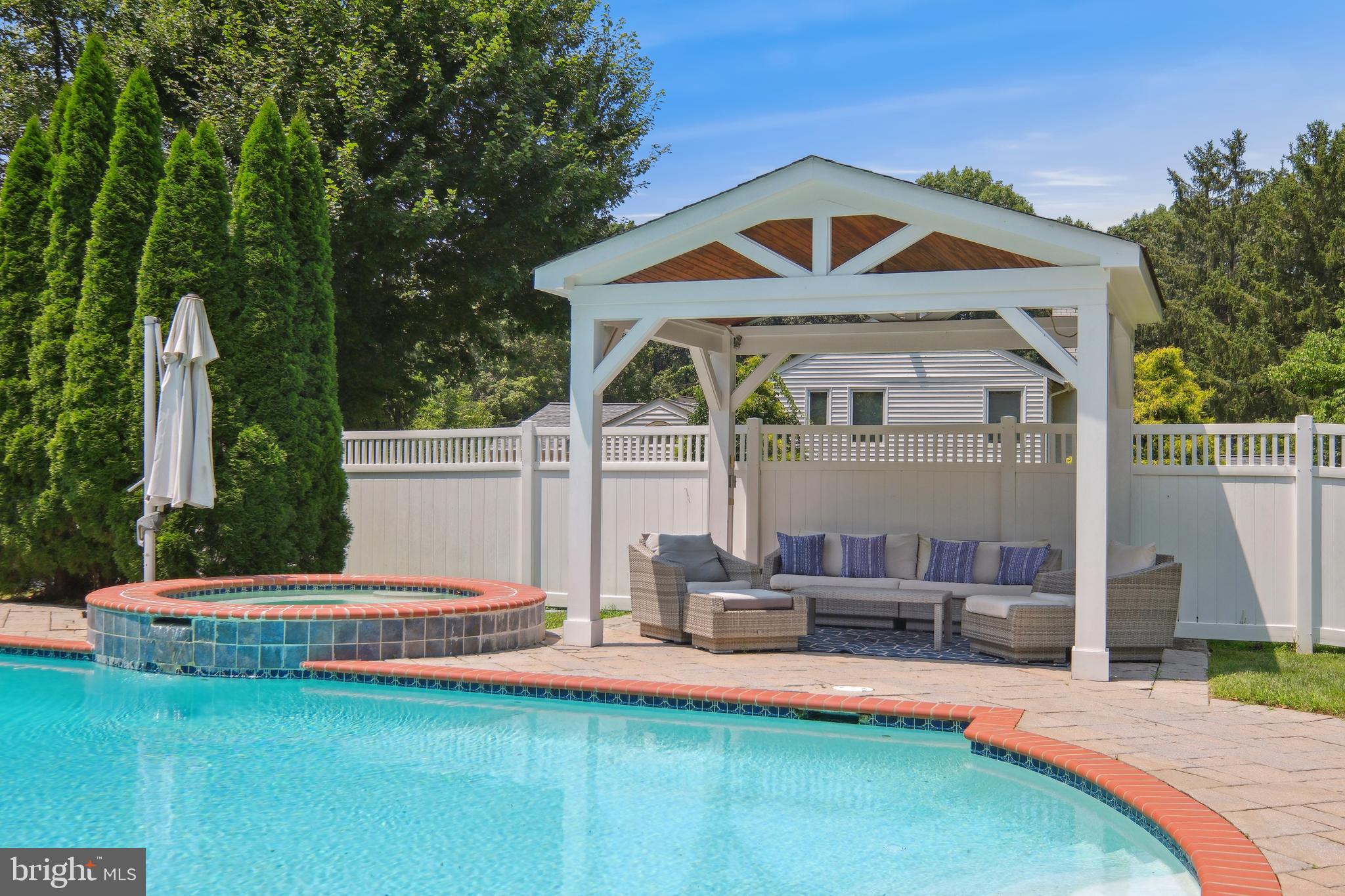 LUXMANOR - Residential