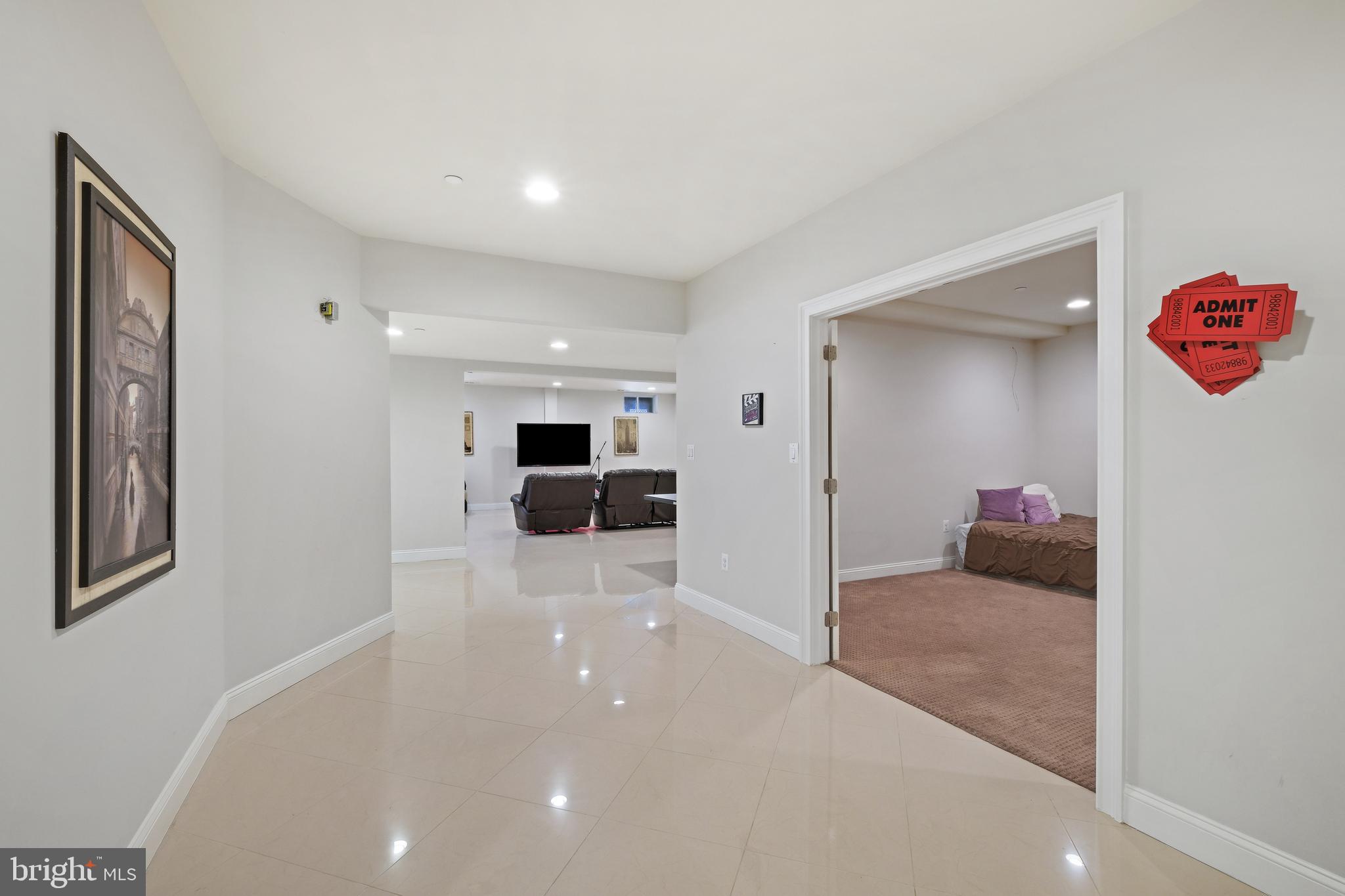 LUXMANOR - Residential