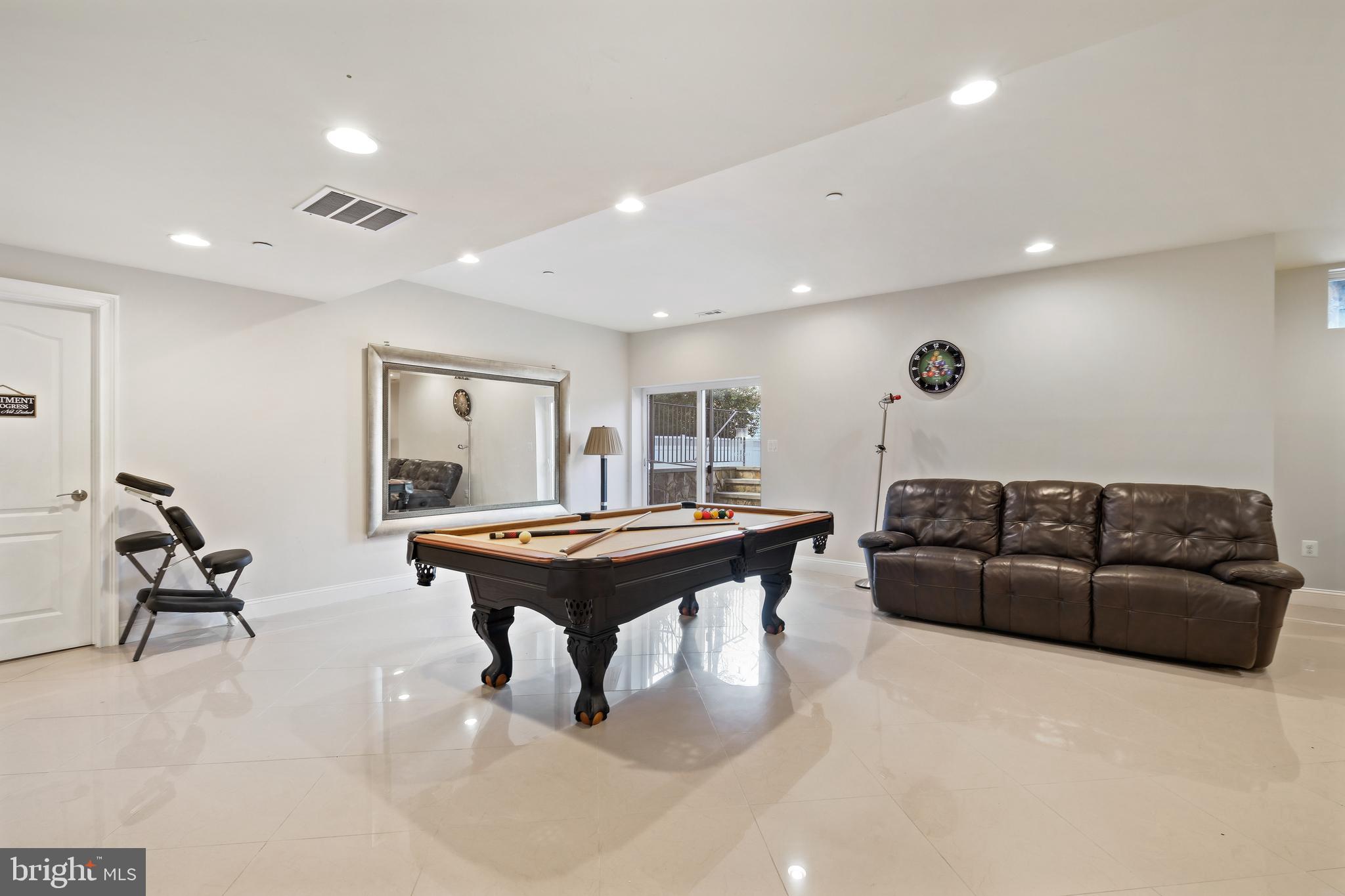 LUXMANOR - Residential