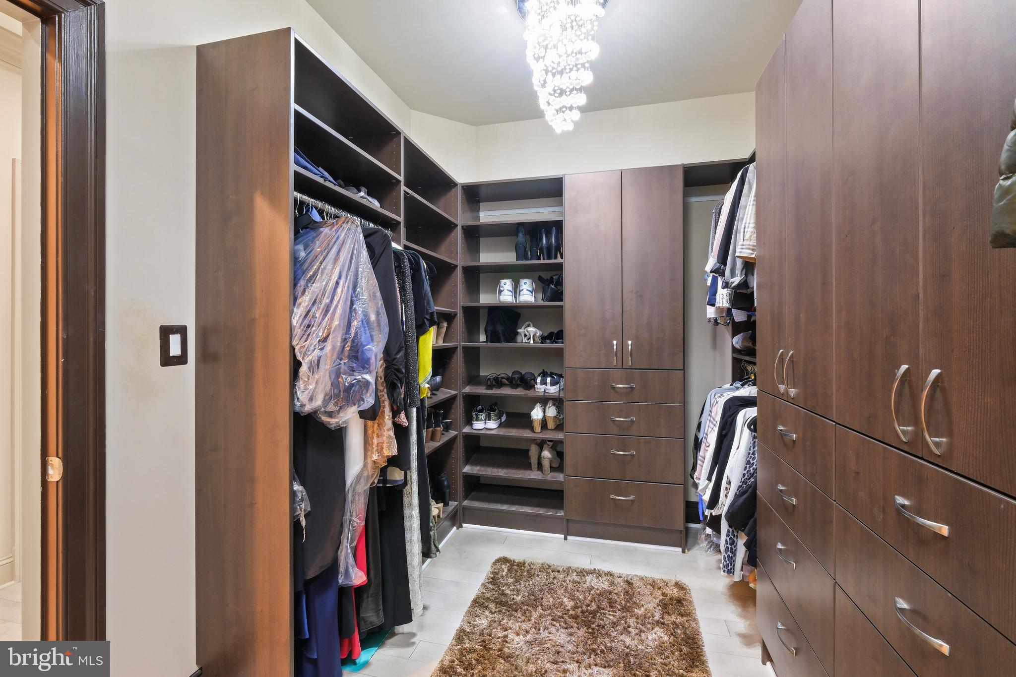 LUXMANOR - Residential