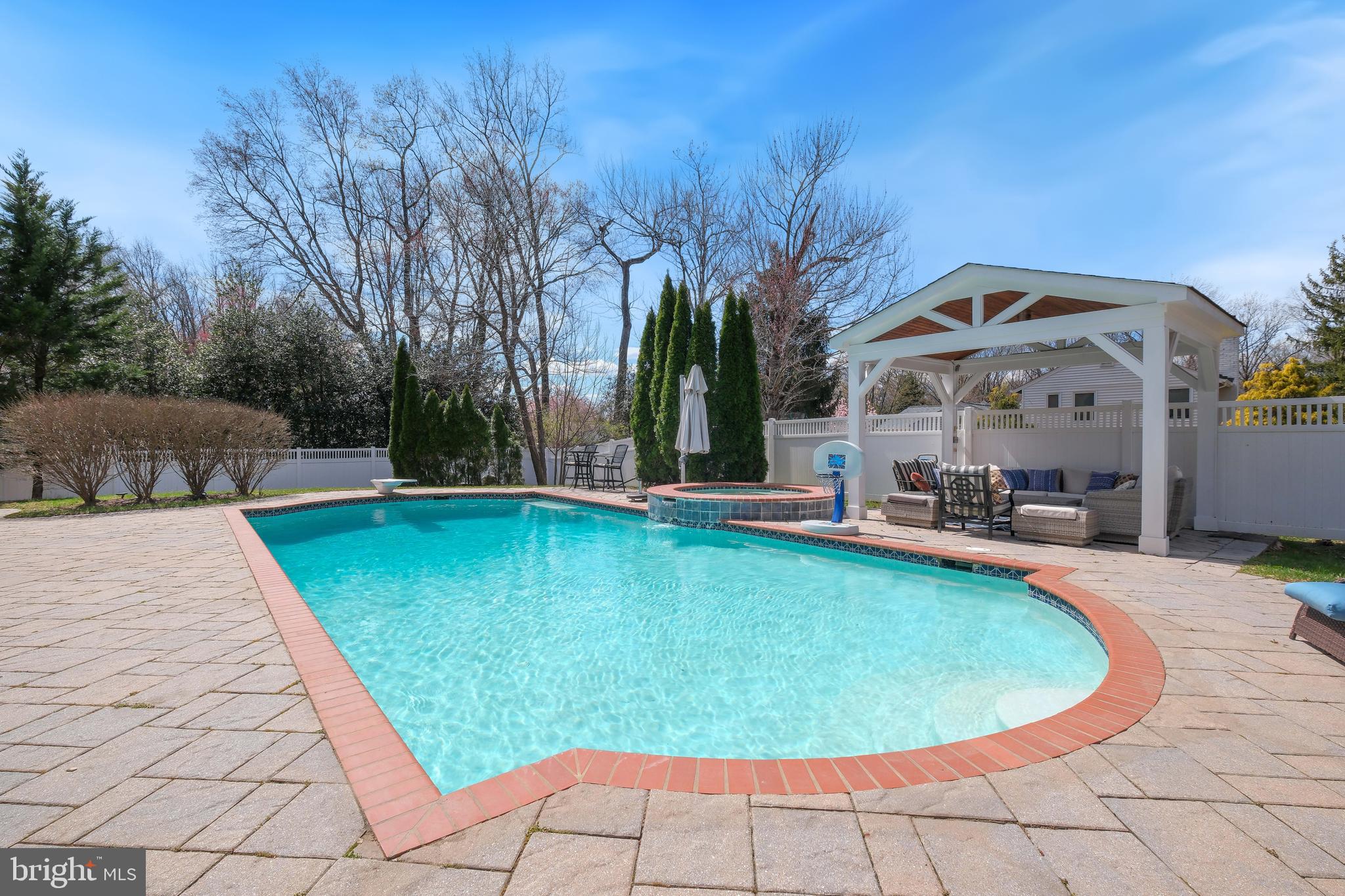 LUXMANOR - Residential