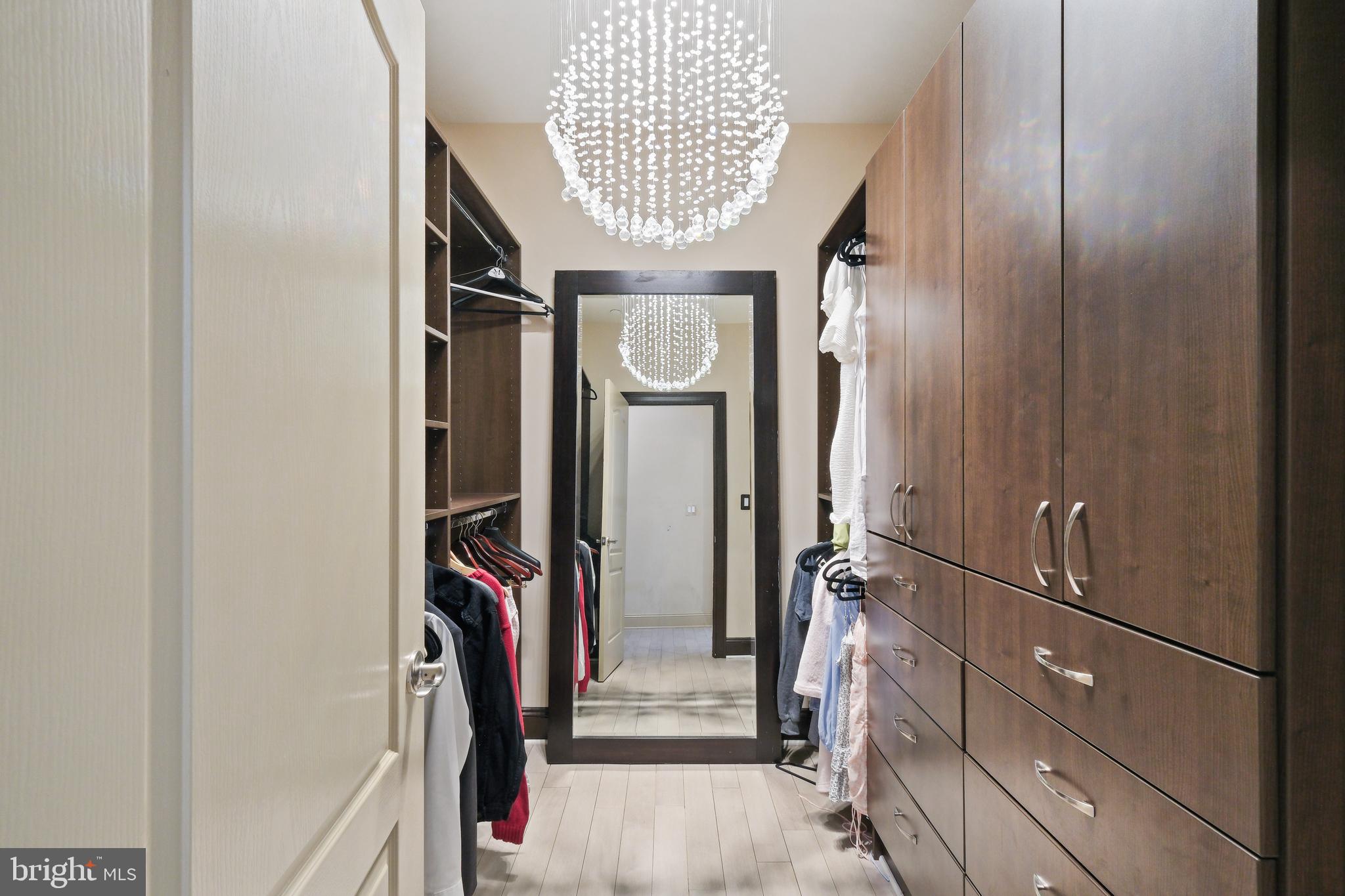 LUXMANOR - Residential