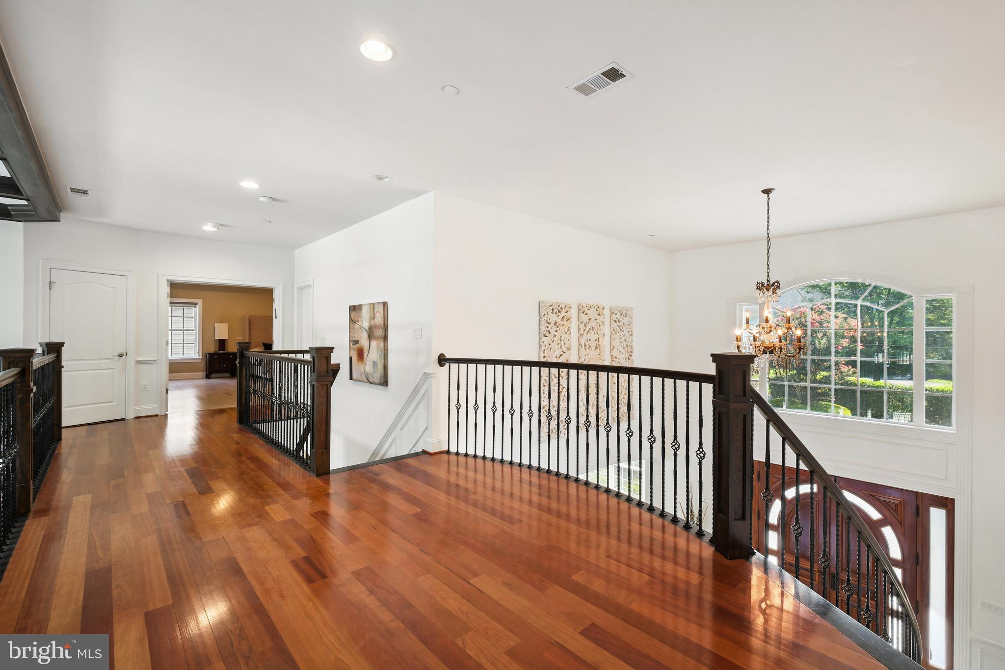 LUXMANOR - Residential