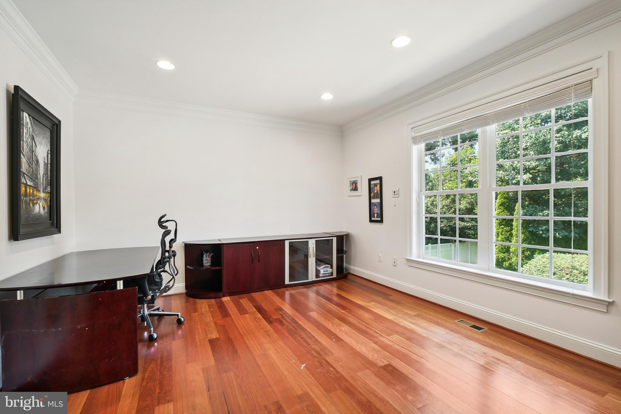 LUXMANOR - Residential