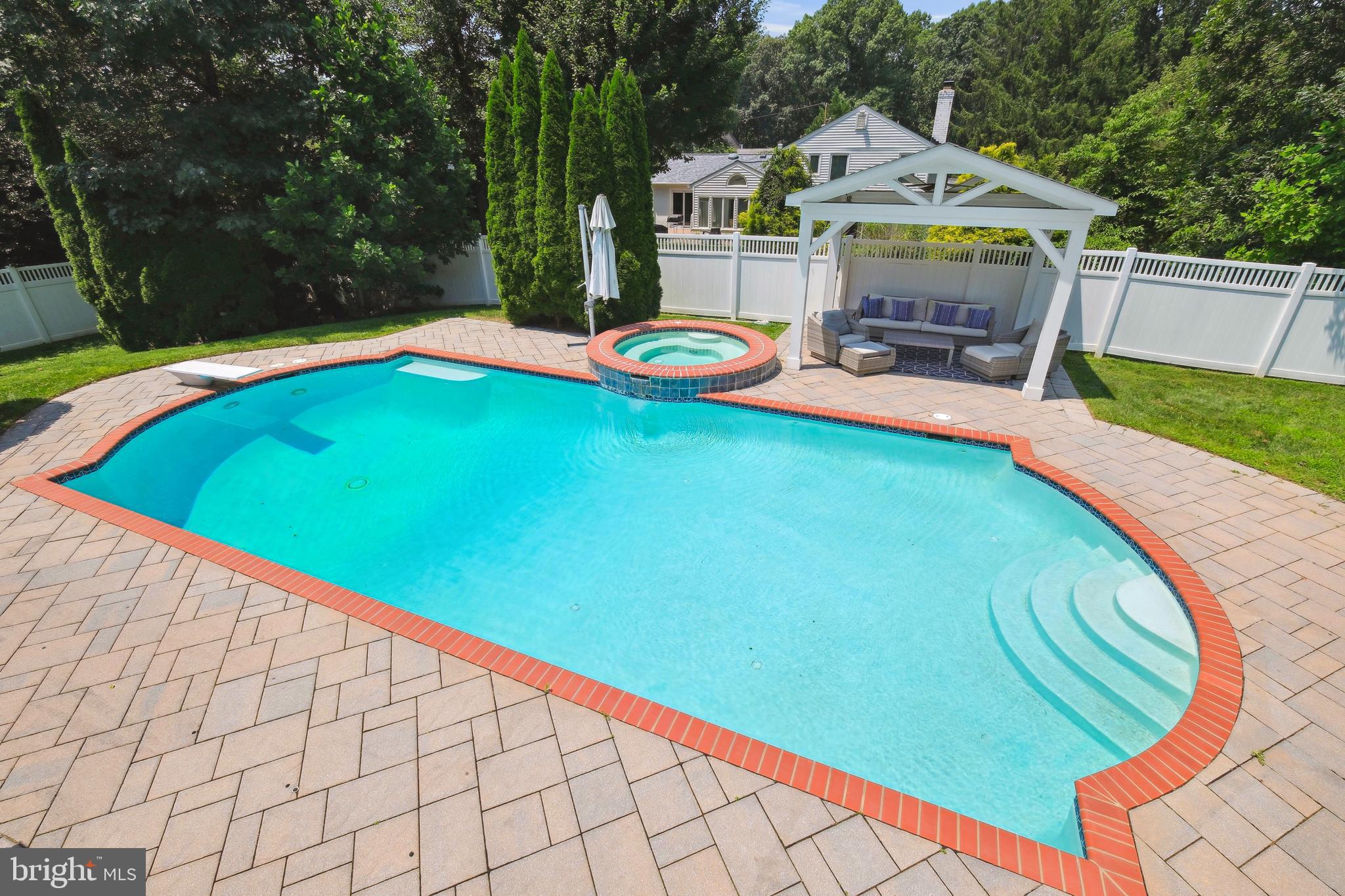 LUXMANOR - Residential