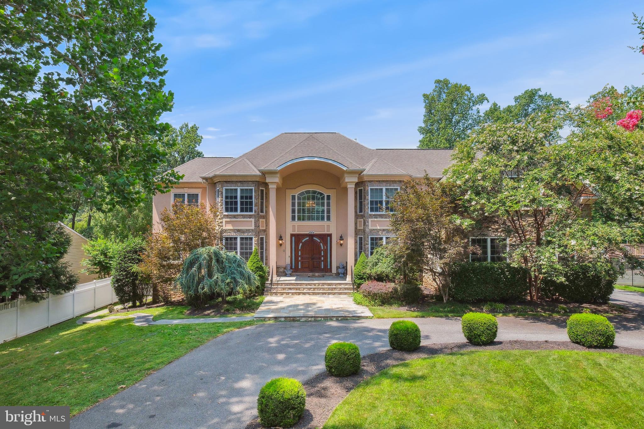 LUXMANOR - Residential