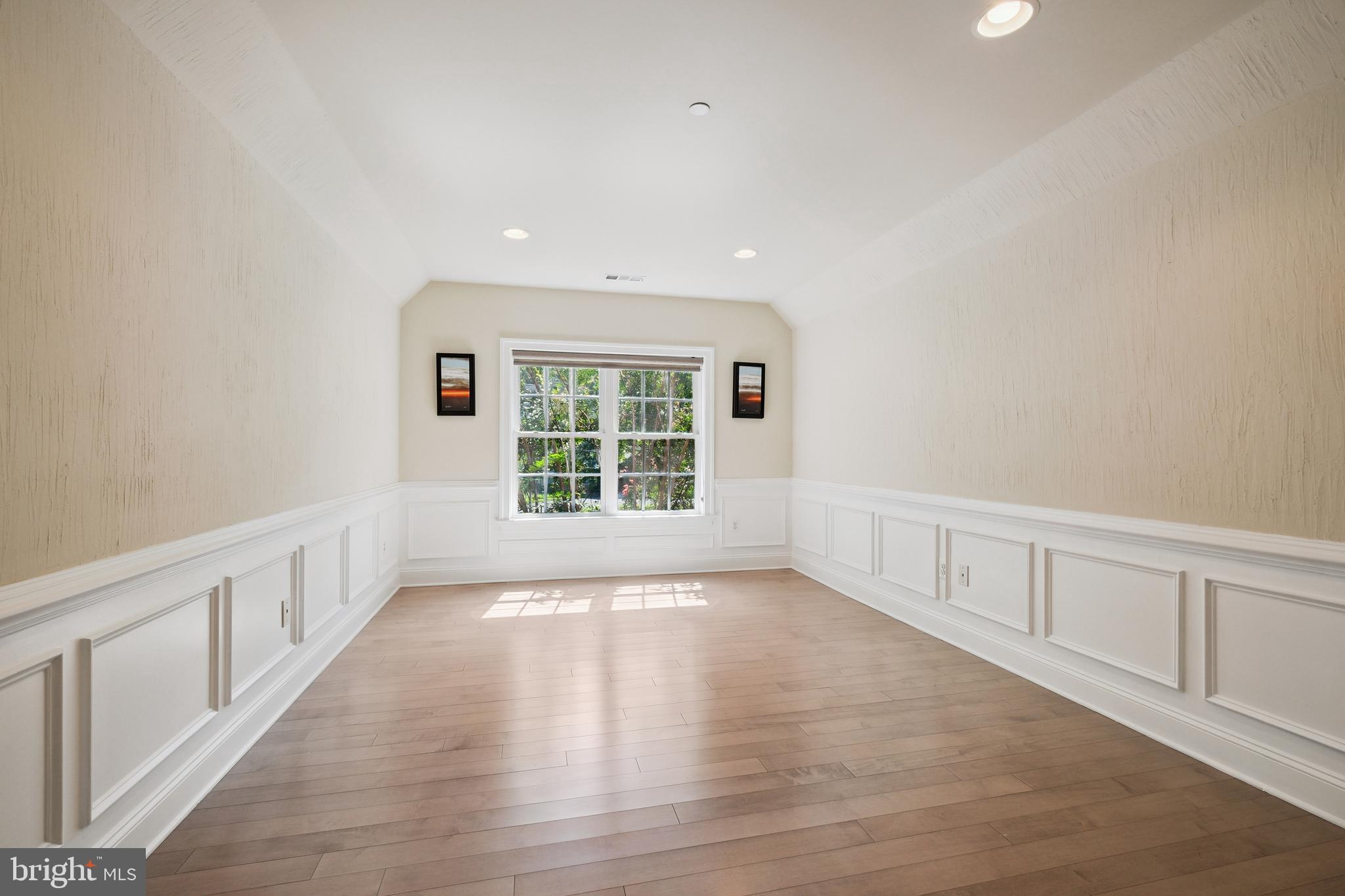 LUXMANOR - Residential