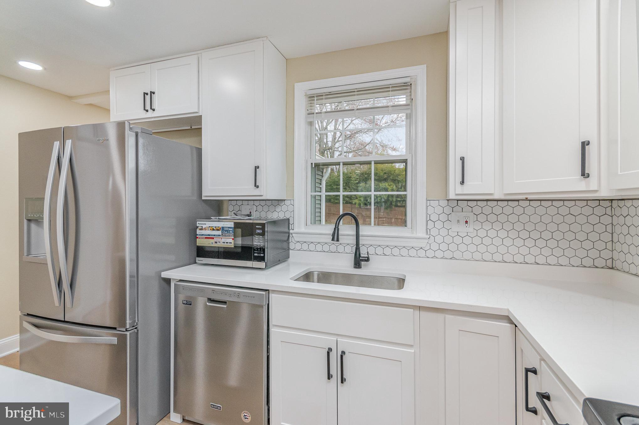 WILLIAMSBURG SQUARE - Residential Lease