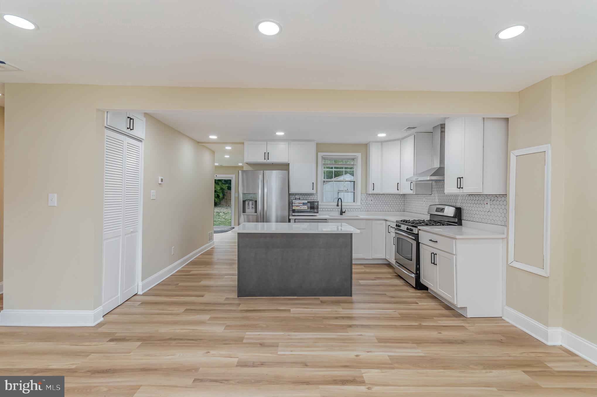 WILLIAMSBURG SQUARE - Residential Lease