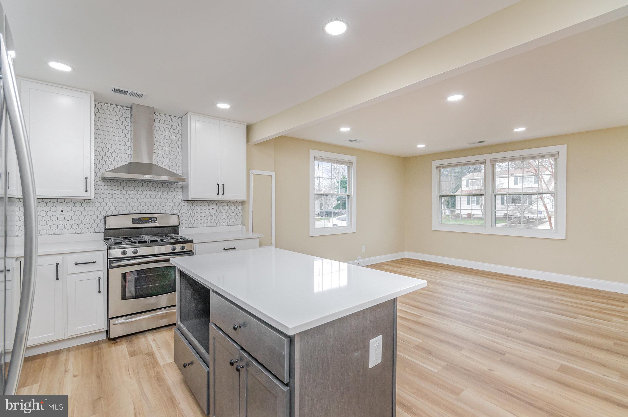 WILLIAMSBURG SQUARE - Residential Lease