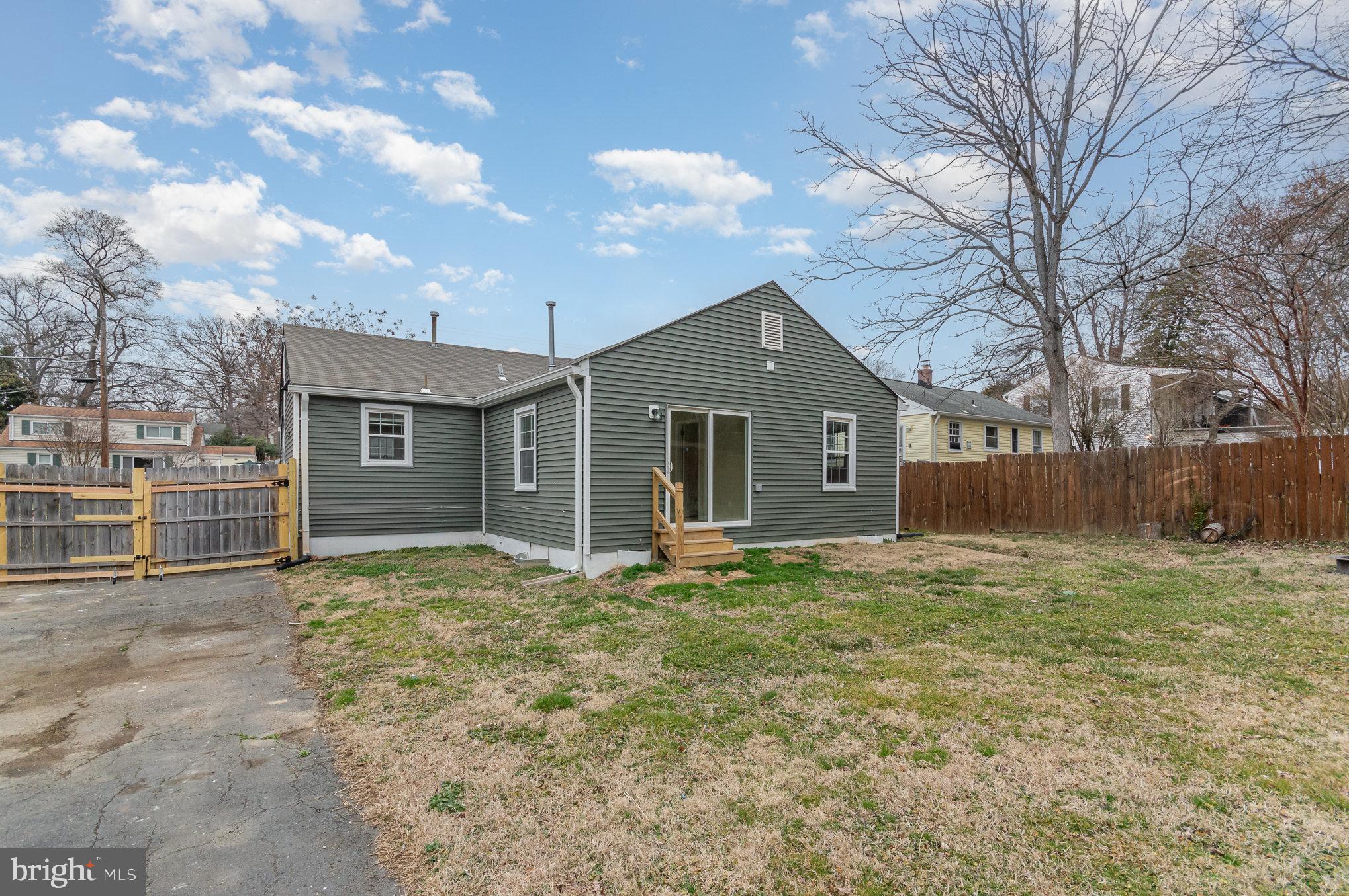 WILLIAMSBURG SQUARE - Residential Lease