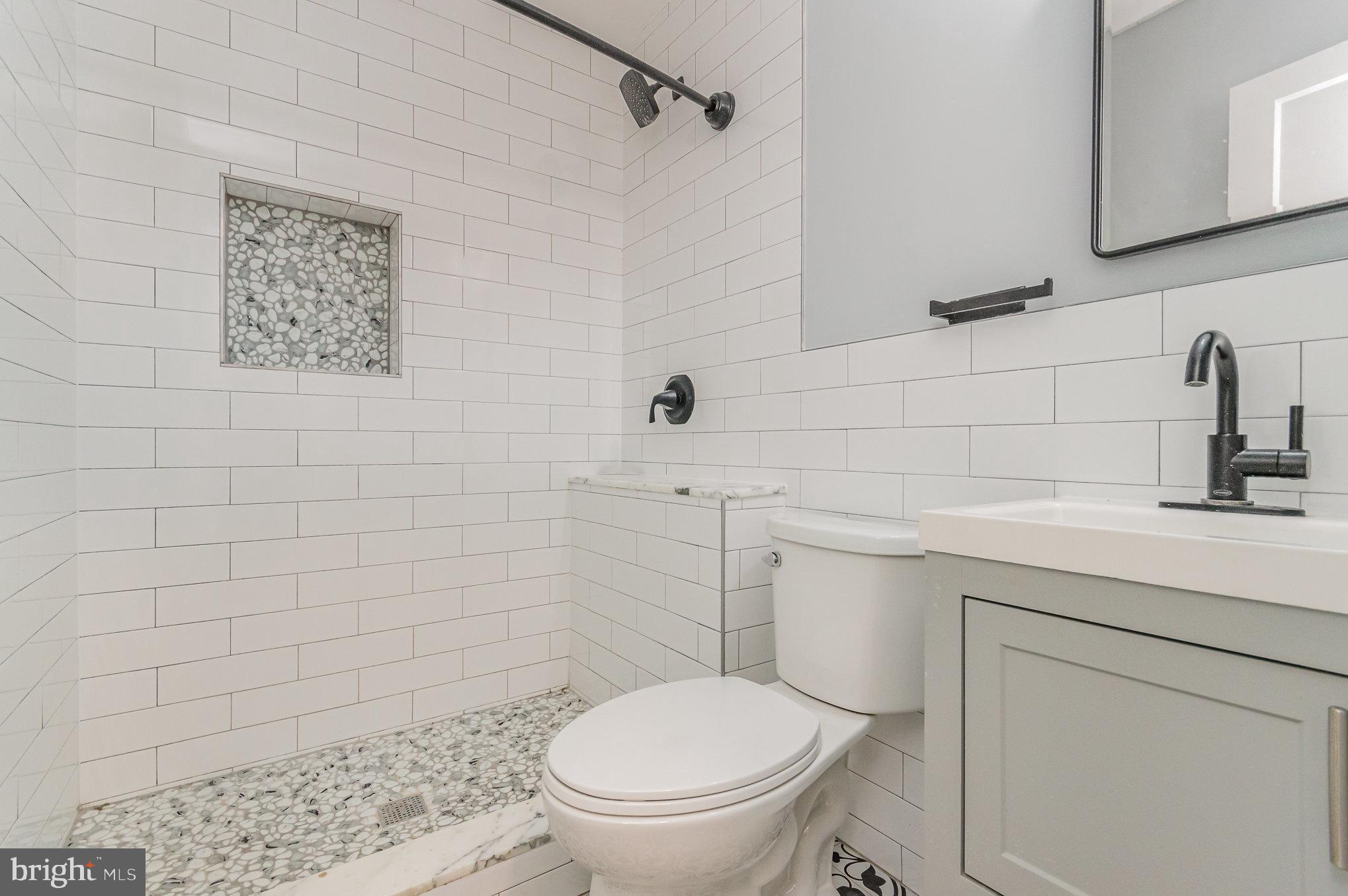 WILLIAMSBURG SQUARE - Residential Lease