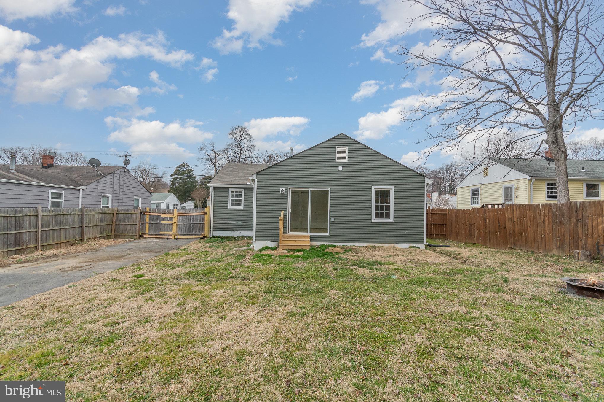 WILLIAMSBURG SQUARE - Residential Lease