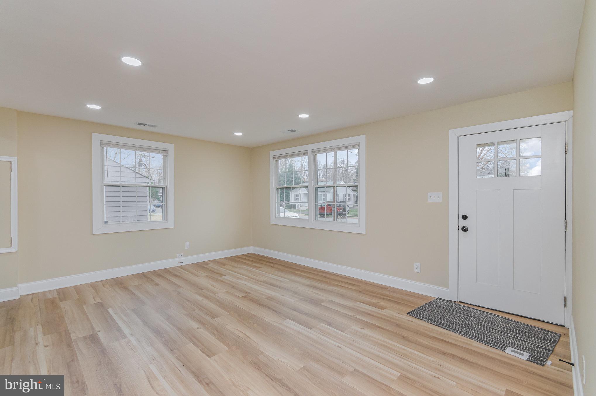 WILLIAMSBURG SQUARE - Residential Lease