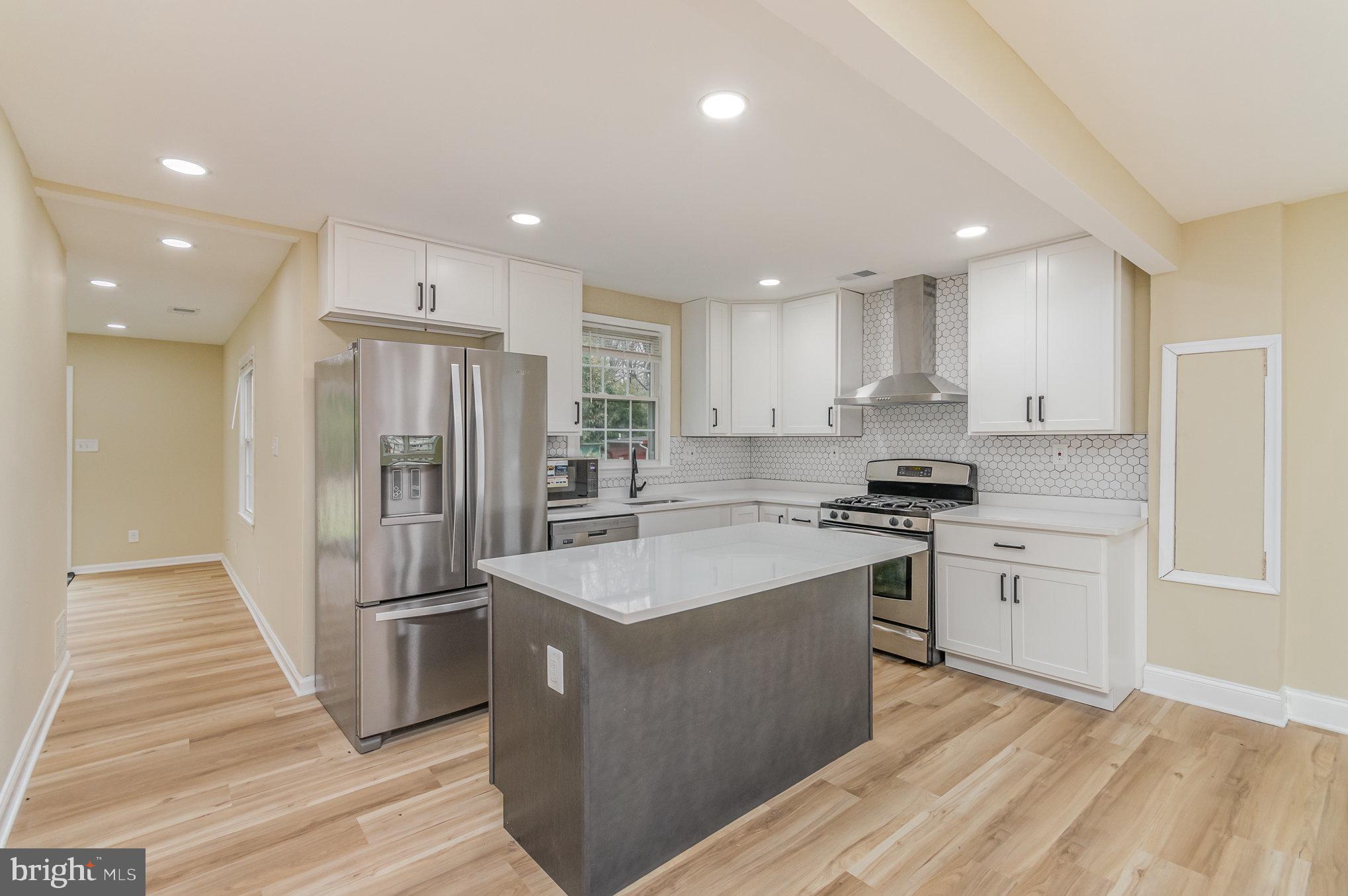 WILLIAMSBURG SQUARE - Residential Lease