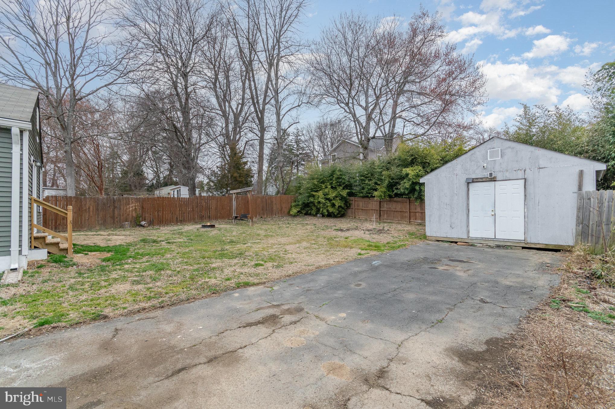 WILLIAMSBURG SQUARE - Residential Lease